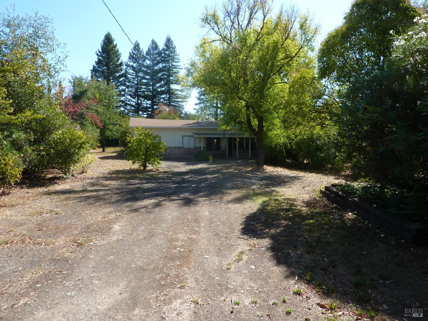 Detail Gallery Image 5 of 31 For 548 Milani Dr, Ukiah,  CA 95482 - 2 Beds | 1 Baths
