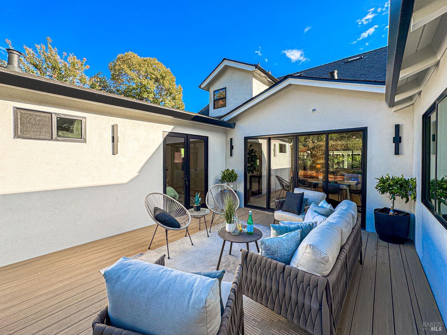 Detail Gallery Image 33 of 41 For 284 Blackstone Dr, San Rafael,  CA 94903 - 4 Beds | 3 Baths