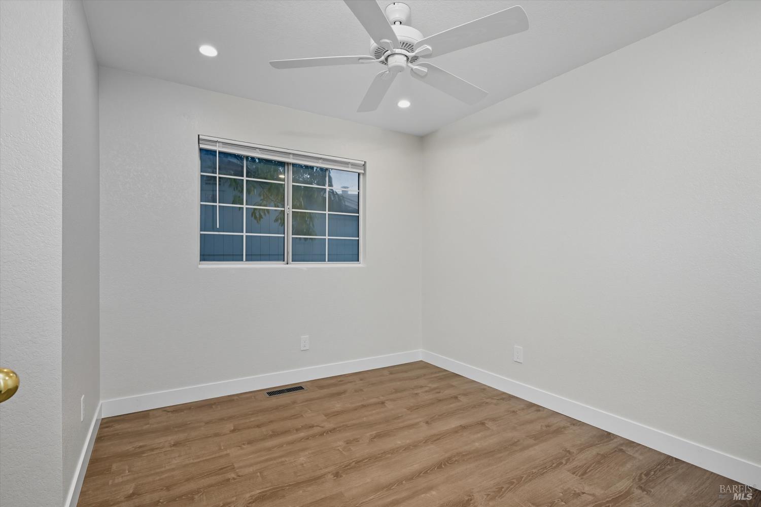 Detail Gallery Image 24 of 42 For 19231 Ravenhill Rd, Hidden Valley Lake,  CA 95467 - 3 Beds | 2 Baths