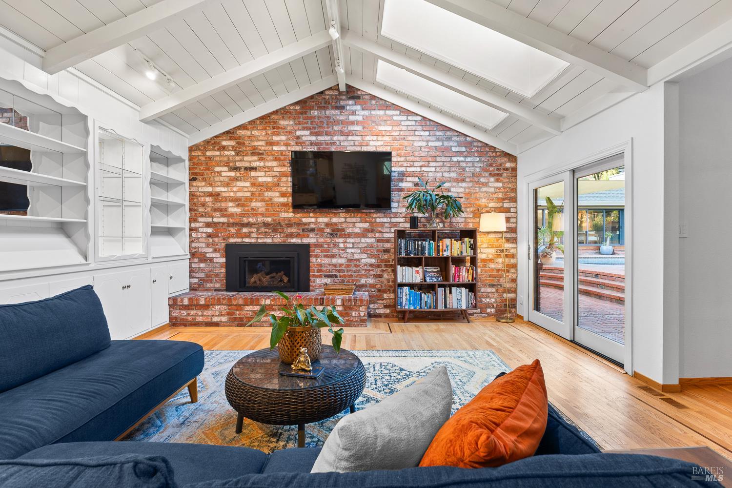 Detail Gallery Image 4 of 58 For 3333 Miraloma Dr, Santa Rosa,  CA 95404 - 4 Beds | 5/1 Baths