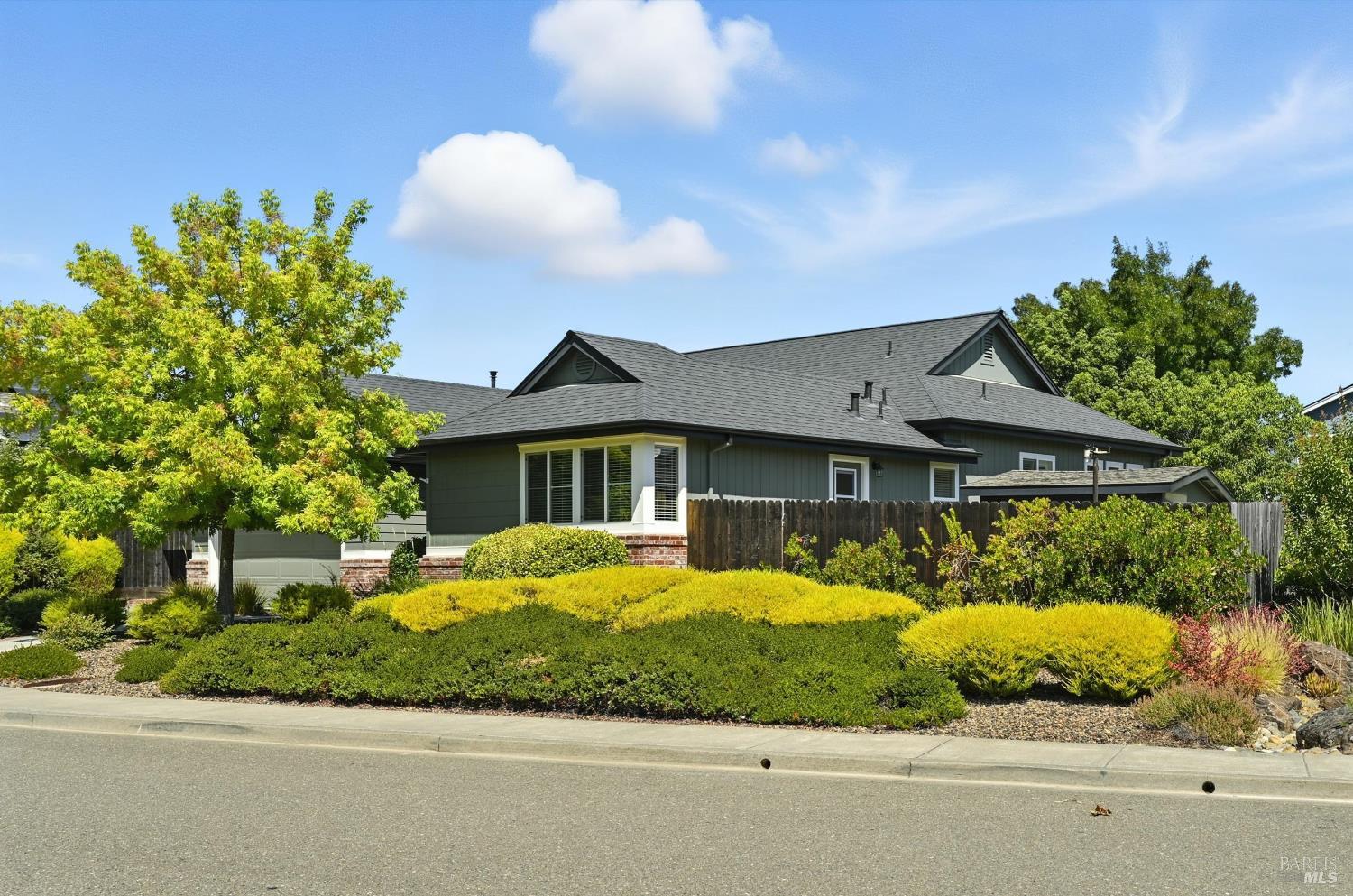 Detail Gallery Image 2 of 32 For 462 Riesling St, Cloverdale,  CA 95425 - 3 Beds | 2 Baths