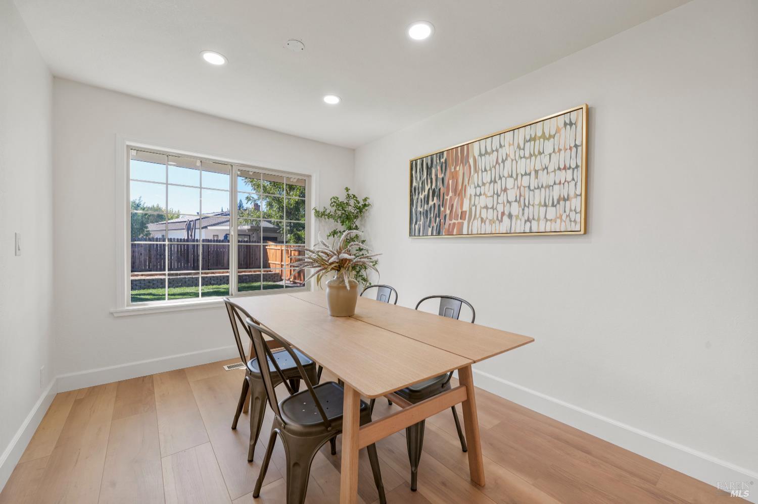 Detail Gallery Image 14 of 56 For 118 Salinas Dr, Vacaville,  CA 95688 - 4 Beds | 2/1 Baths