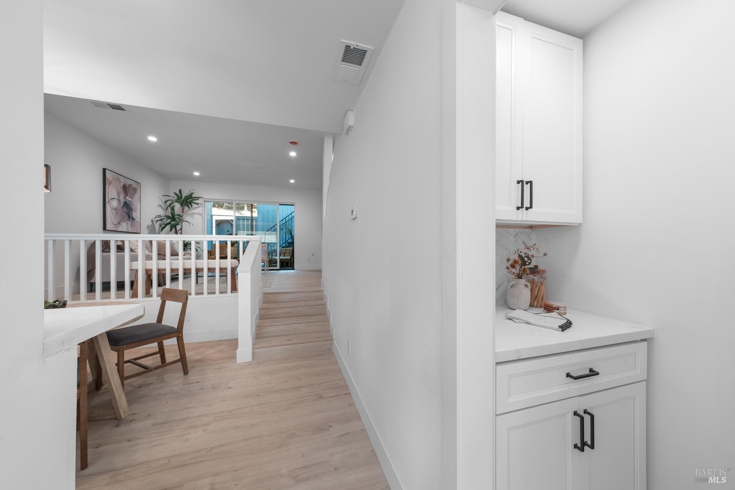Detail Gallery Image 6 of 47 For 4 Ace Ct, Fairfax,  CA 94930 - 2 Beds | 2/1 Baths