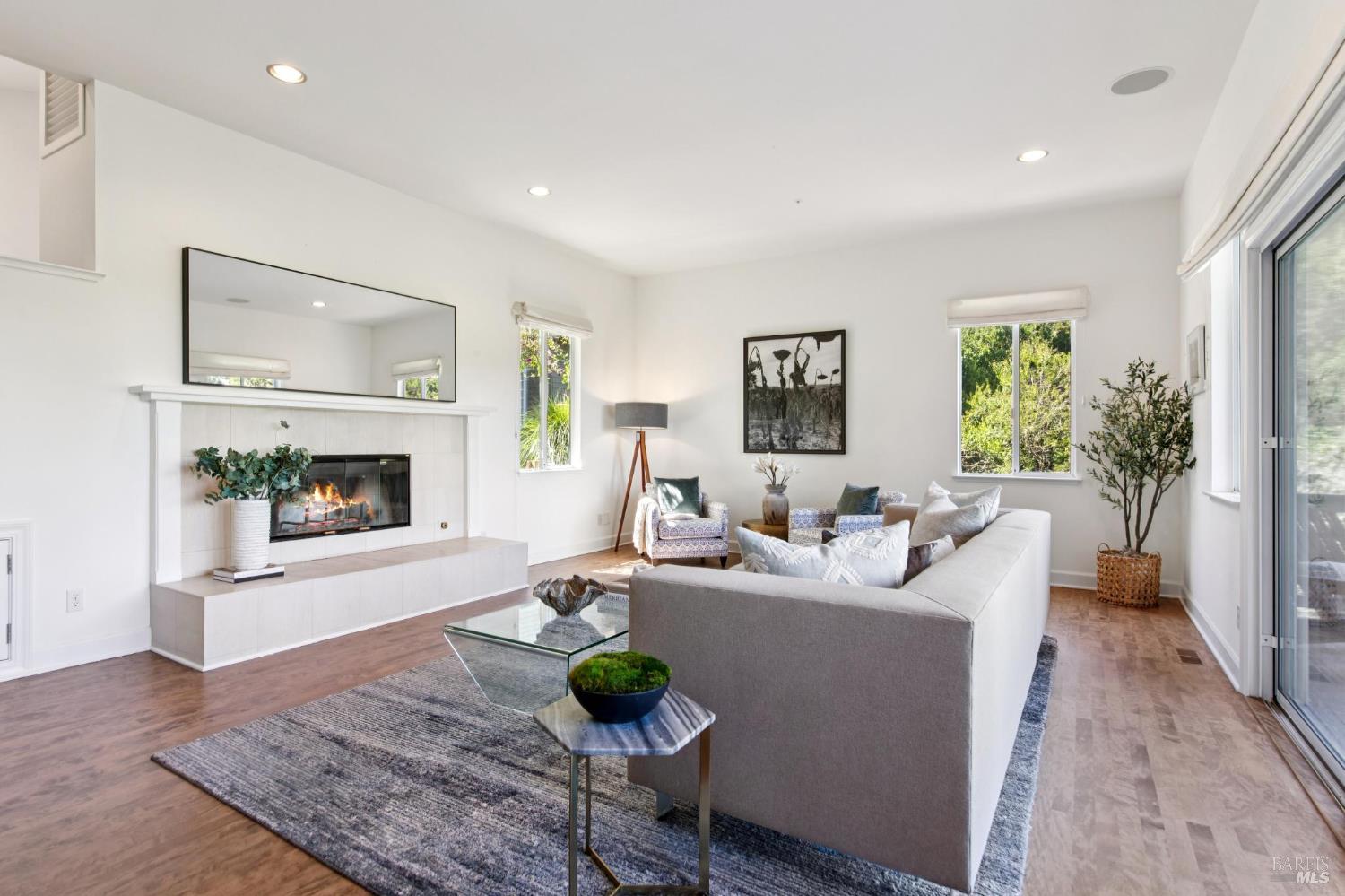 Detail Gallery Image 7 of 63 For 70 Madrone Park Cir, Mill Valley,  CA 94941 - 4 Beds | 2/1 Baths