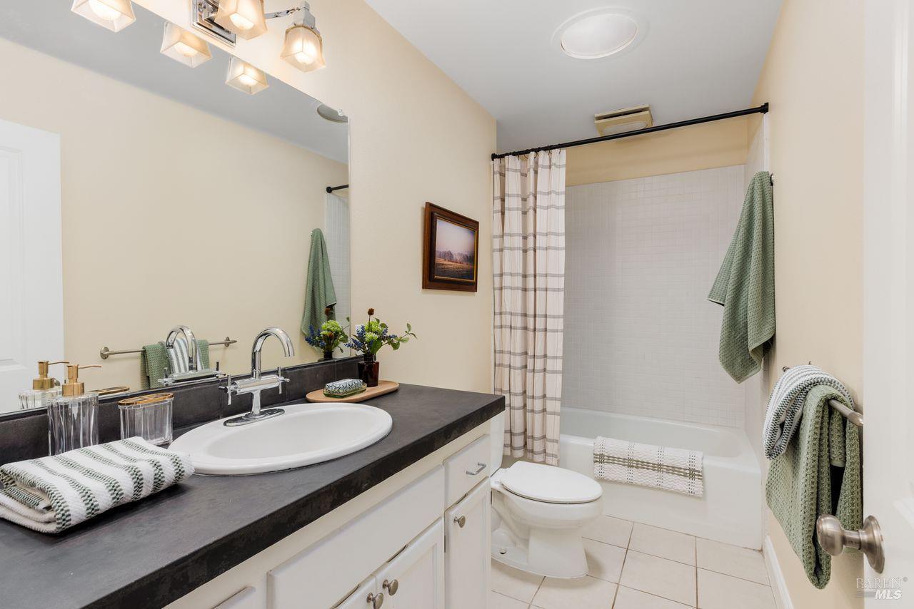 Detail Gallery Image 23 of 33 For 1988 Jameson Rd, Healdsburg,  CA 95448 - 3 Beds | 2 Baths