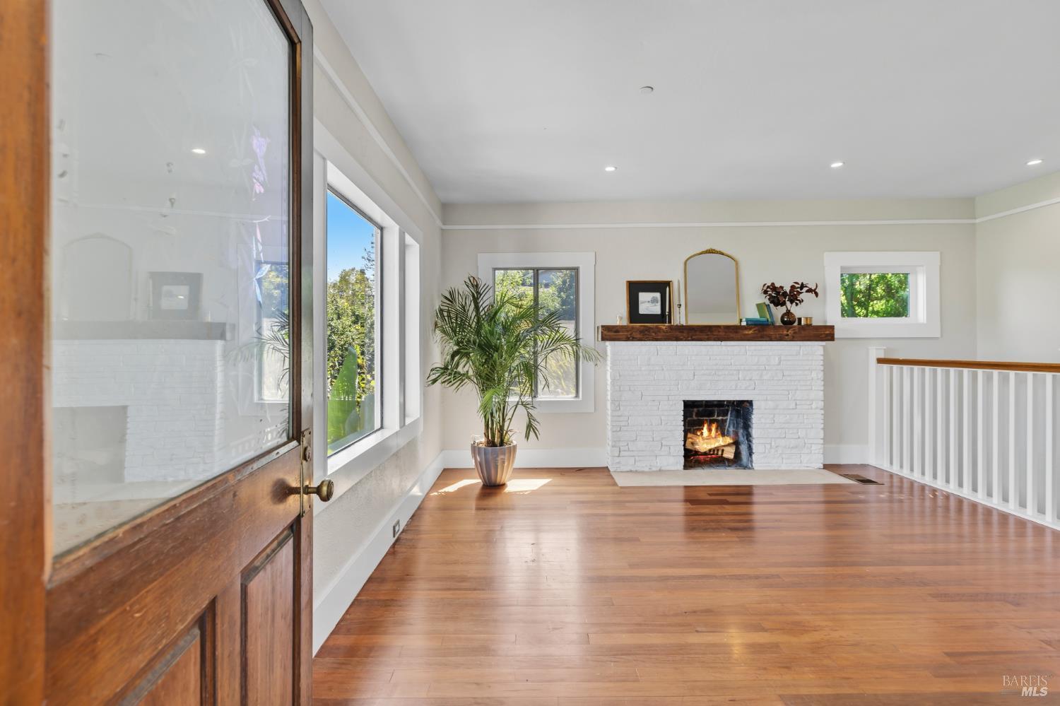 Detail Gallery Image 5 of 33 For 19 Roberts Ave, San Rafael,  CA 94901 - 3 Beds | 2 Baths