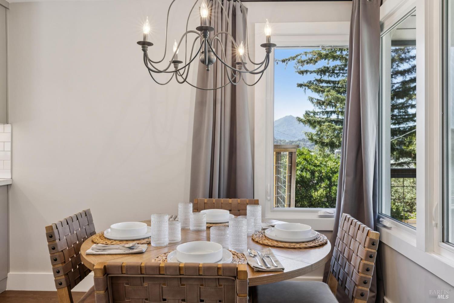 Detail Gallery Image 17 of 91 For 34 Broadview Dr, San Rafael,  CA 94901 - 4 Beds | 4 Baths