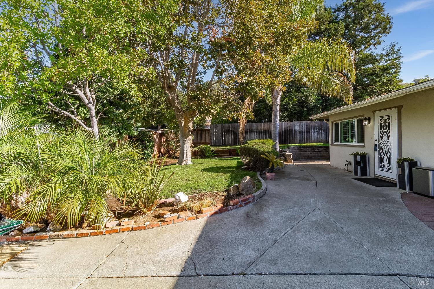 Detail Gallery Image 7 of 63 For 30 Goree Ct, Martinez,  CA 94553 - 3 Beds | 2 Baths