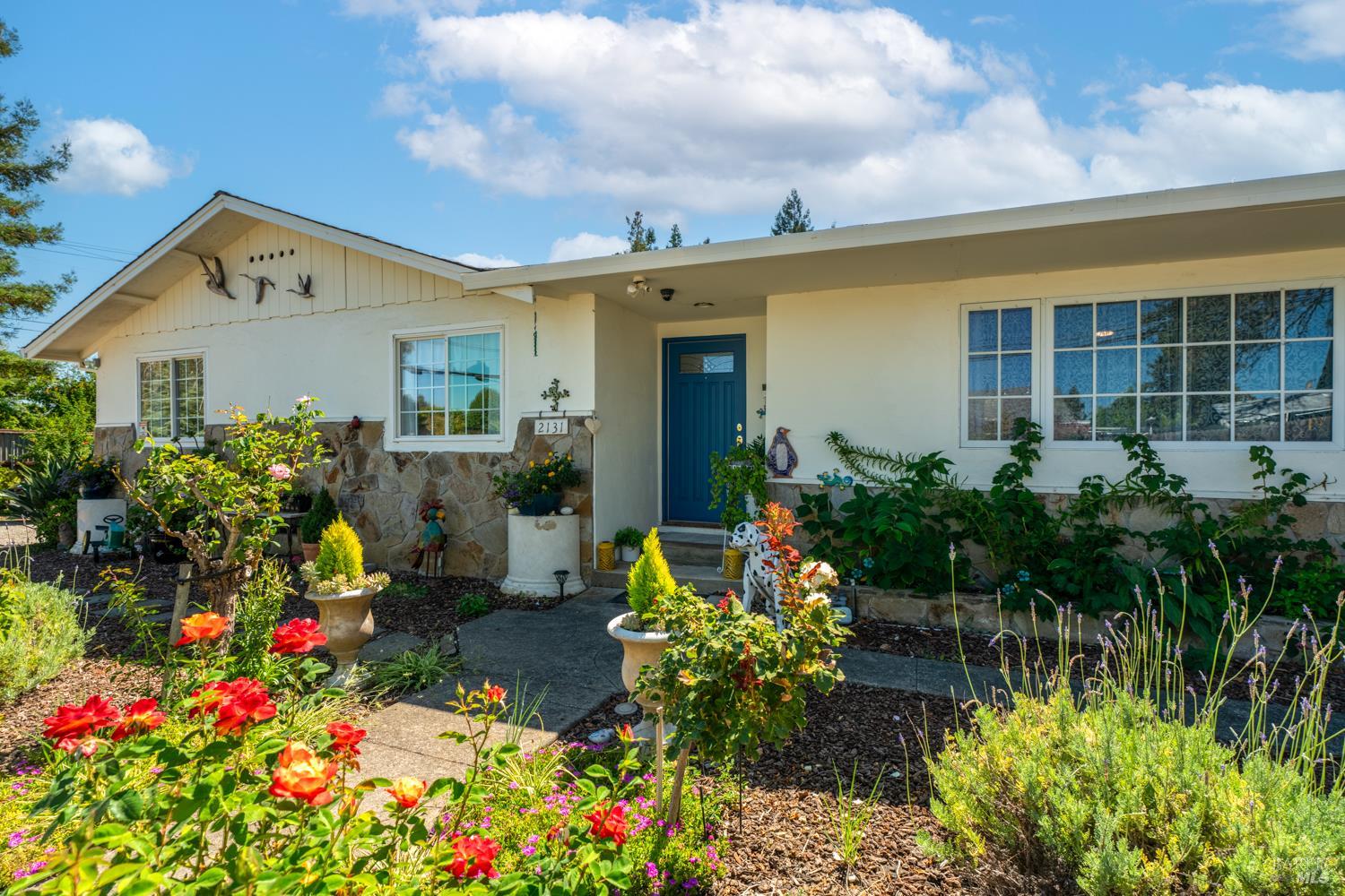 Detail Gallery Image 4 of 51 For 2131 W Pueblo Ave, Napa,  CA 94558 - 3 Beds | 2 Baths