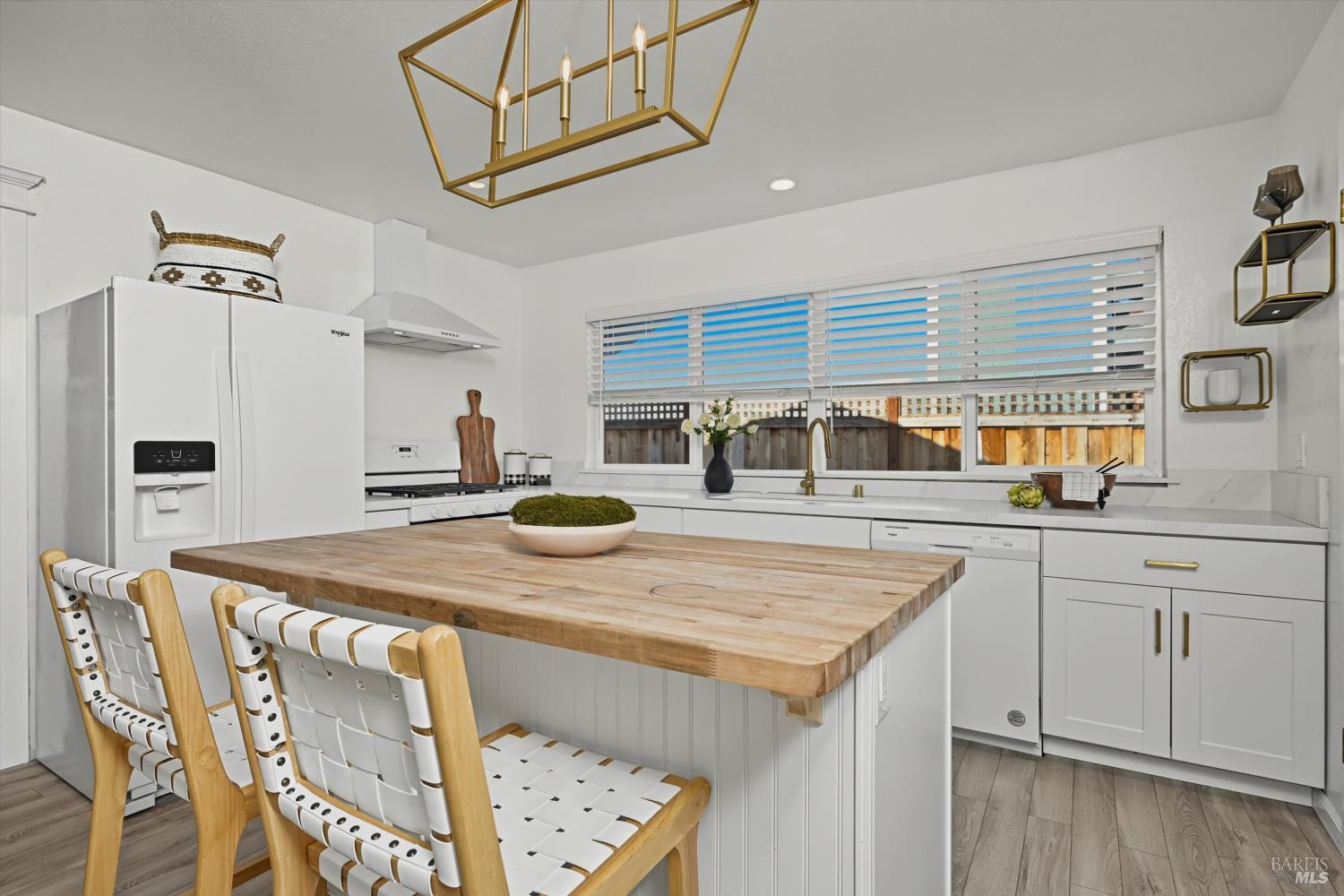 Detail Gallery Image 9 of 32 For 1140 Emily Ave, Rohnert Park,  CA 94928 - 3 Beds | 2 Baths