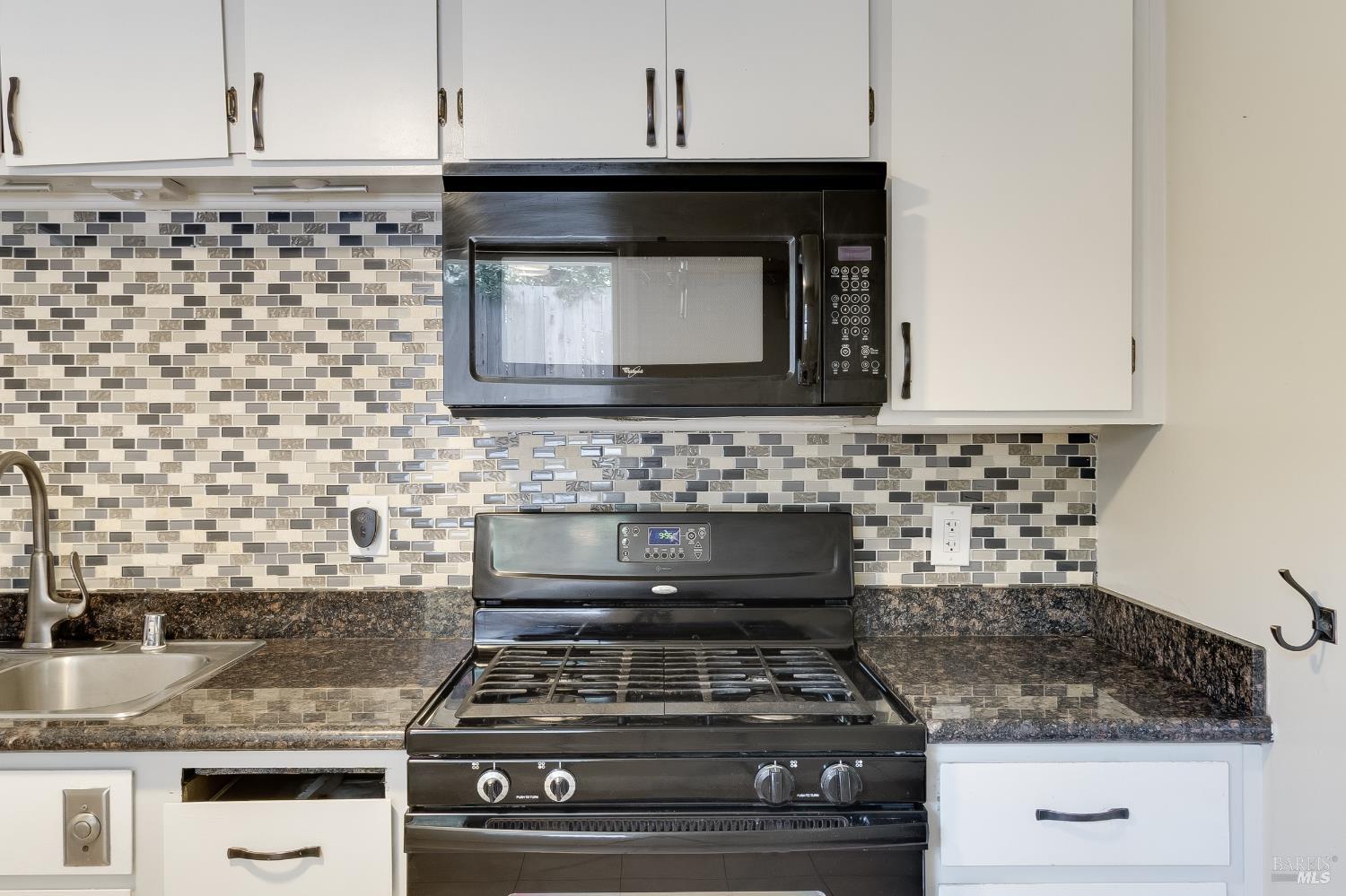 Detail Gallery Image 24 of 63 For 30 Goree Ct, Martinez,  CA 94553 - 3 Beds | 2 Baths