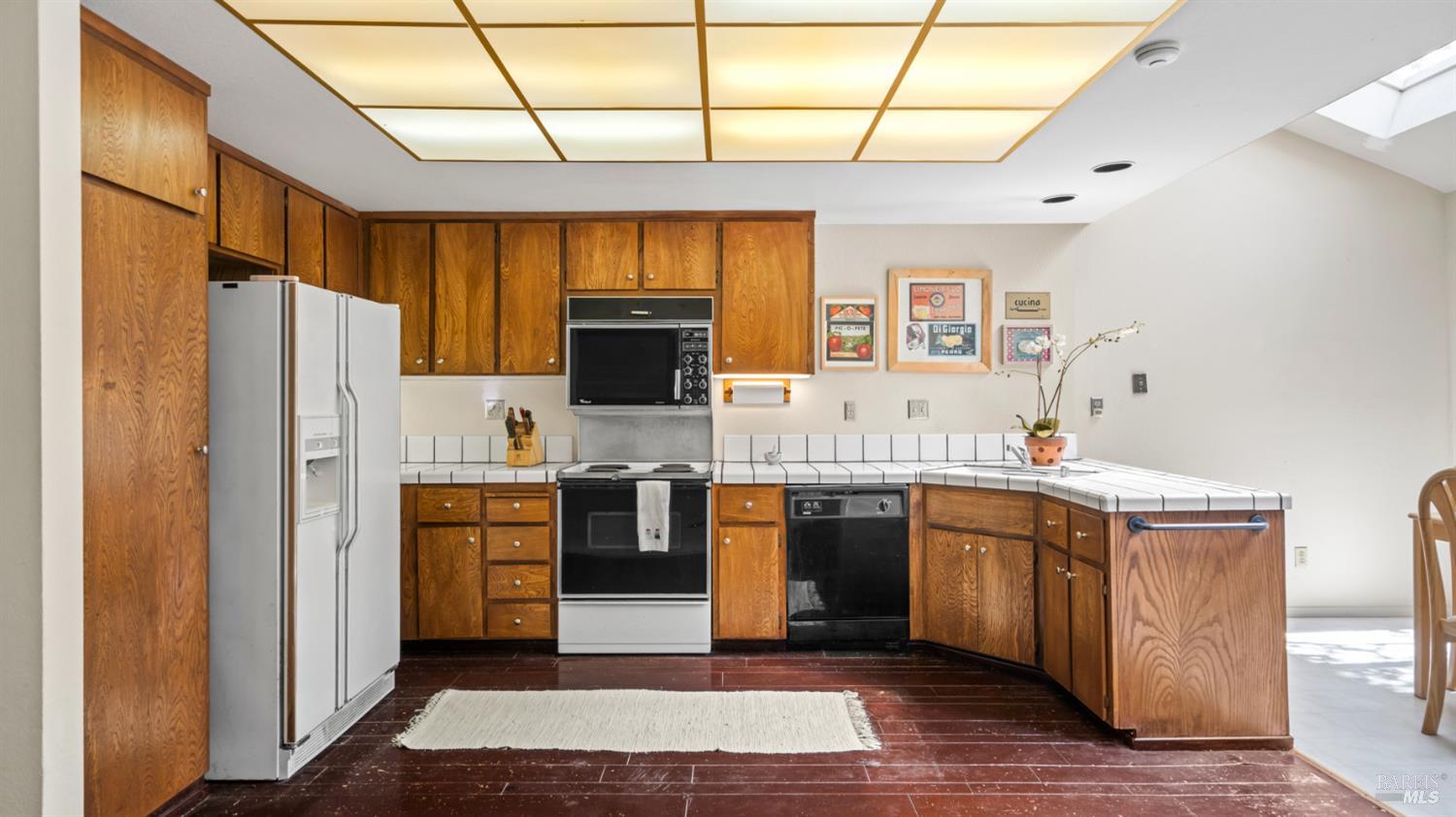 Detail Gallery Image 11 of 41 For 16 Elegant Tern Rd, Novato,  CA 94949 - 3 Beds | 2/1 Baths