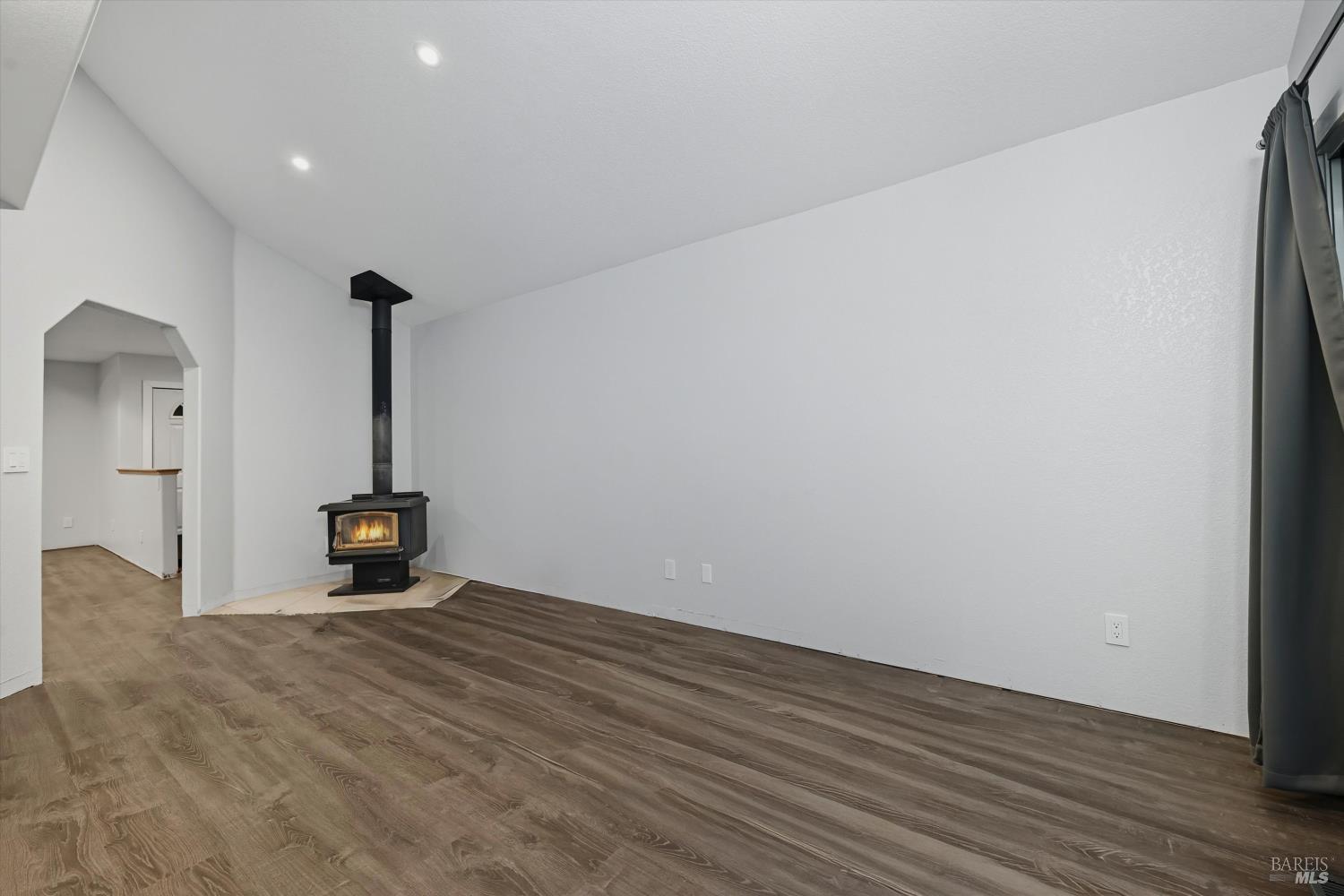 Detail Gallery Image 14 of 42 For 19231 Ravenhill Rd, Hidden Valley Lake,  CA 95467 - 3 Beds | 2 Baths