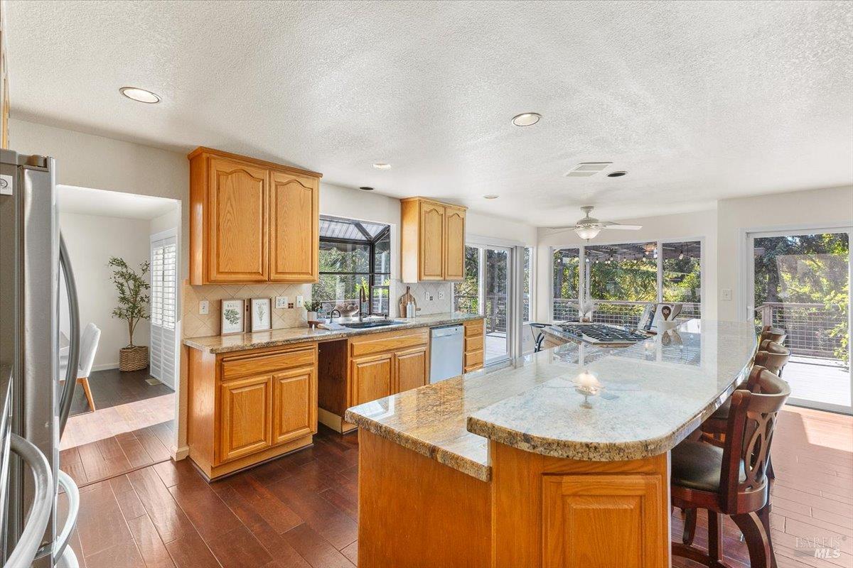 Detail Gallery Image 13 of 60 For 607 Scotland Dr, Santa Rosa,  CA 95409 - 3 Beds | 2/1 Baths