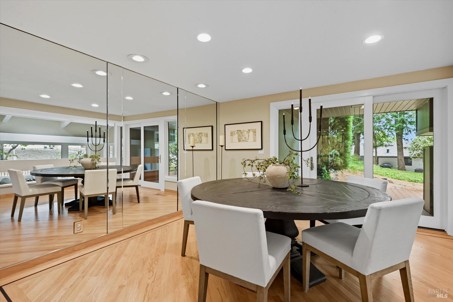 Detail Gallery Image 14 of 54 For 523 Westgate Dr, Napa,  CA 94558 - 3 Beds | 2/1 Baths