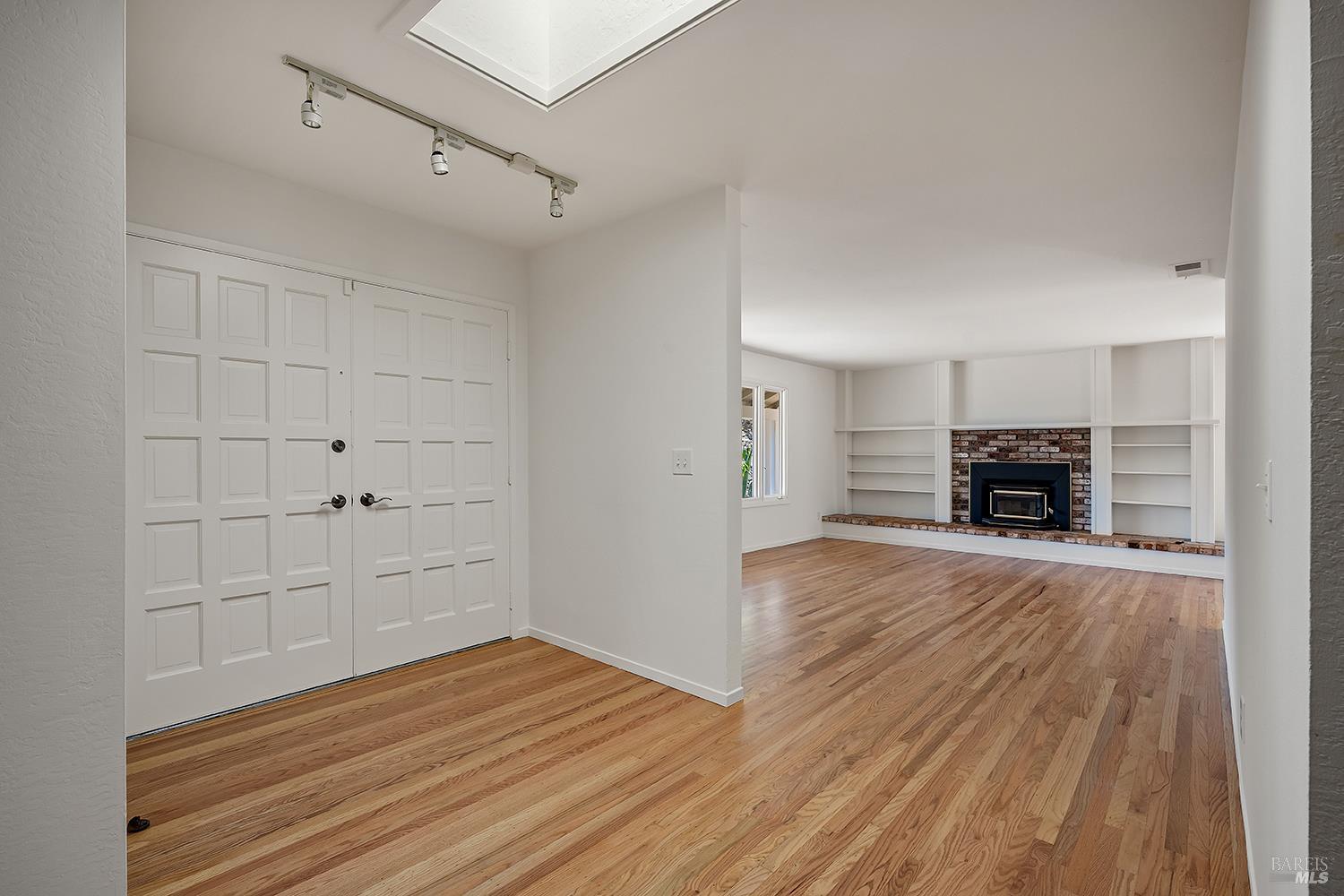 Detail Gallery Image 5 of 40 For 35 Salvador Way, San Rafael,  CA 94903 - 3 Beds | 3 Baths