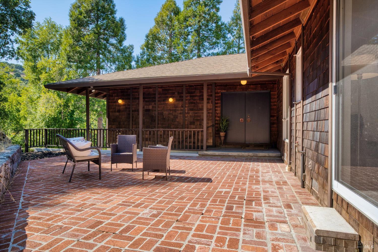 Detail Gallery Image 4 of 49 For 131 Legend Rd, San Anselmo,  CA 94960 - 3 Beds | 2 Baths