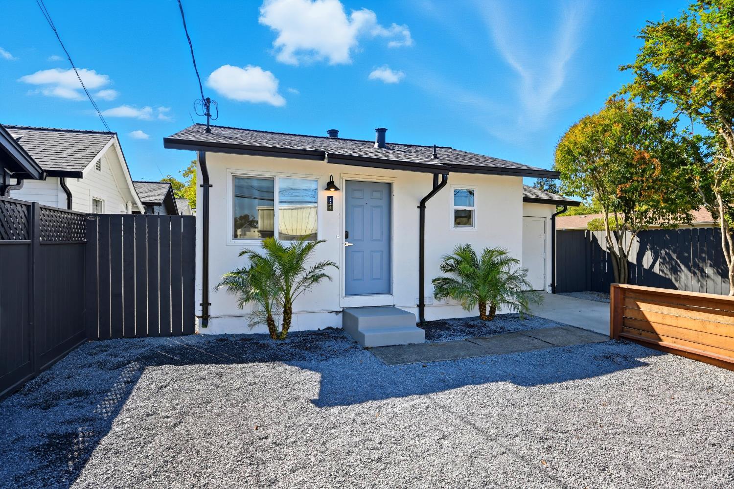 Detail Gallery Image 5 of 25 For 223 Decker St, Santa Rosa,  CA 95401 - 2 Beds | 2 Baths