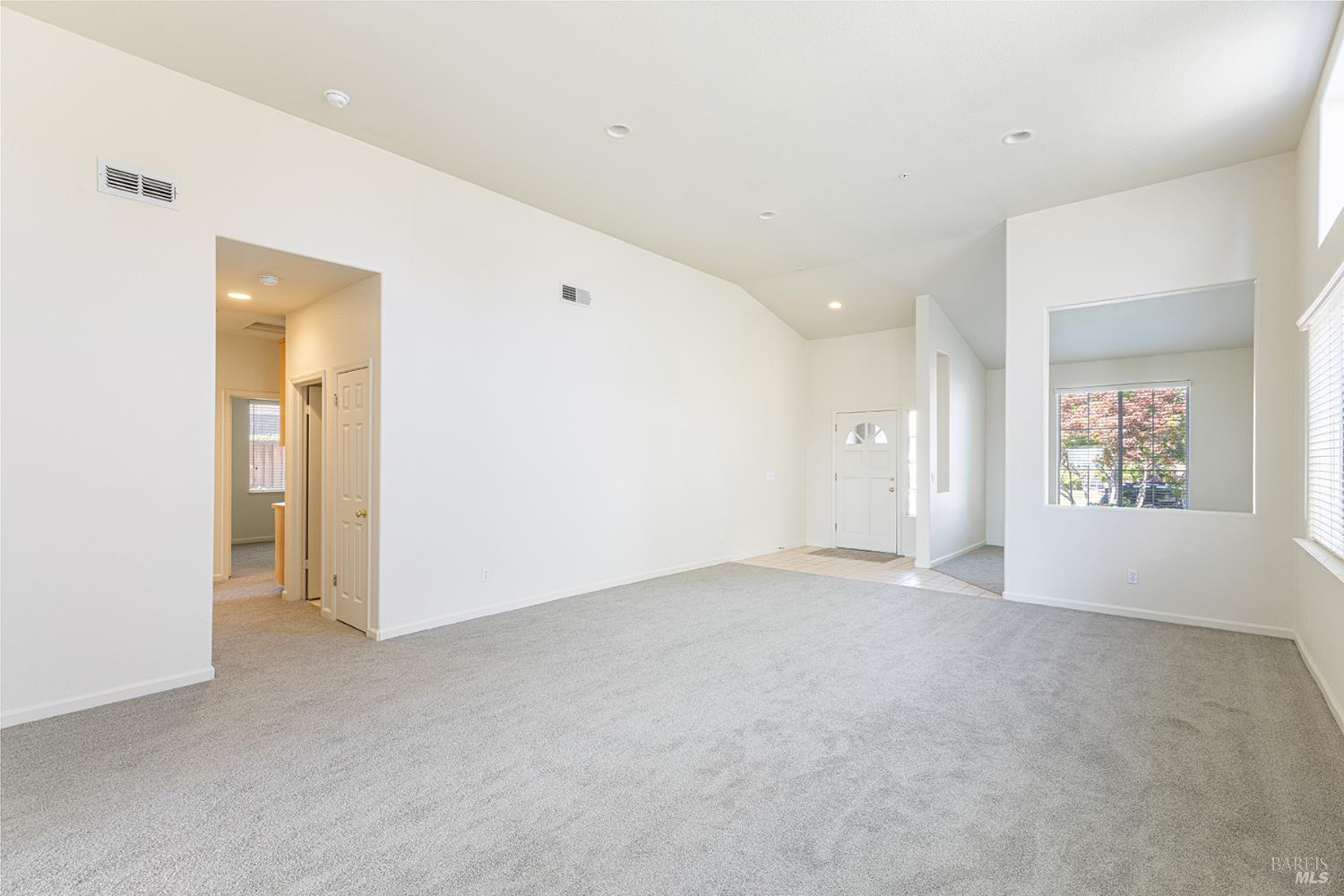 Detail Gallery Image 11 of 50 For 91 S Newport Dr, Napa,  CA 94559 - 3 Beds | 2 Baths