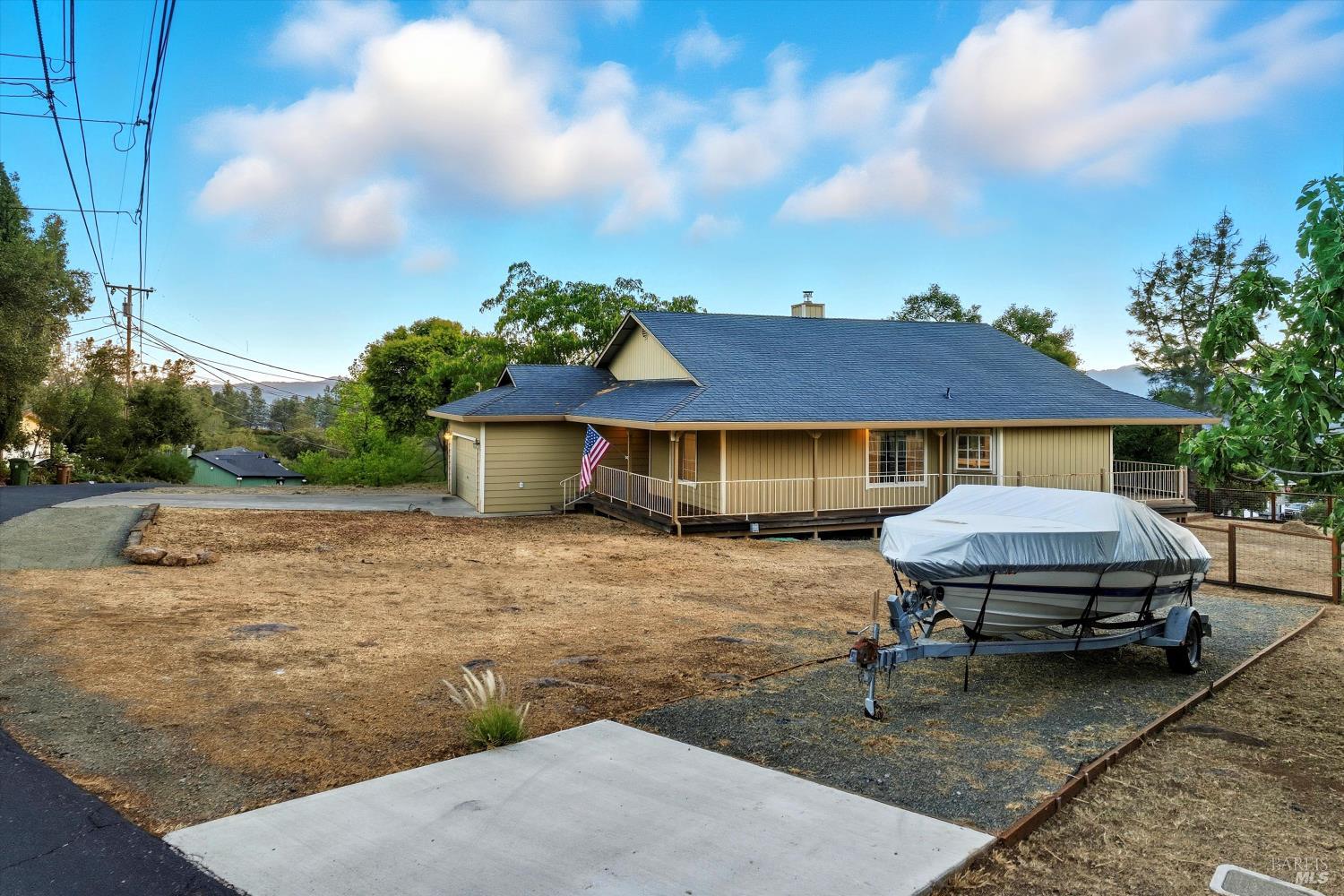 Detail Gallery Image 6 of 42 For 19231 Ravenhill Rd, Hidden Valley Lake,  CA 95467 - 3 Beds | 2 Baths