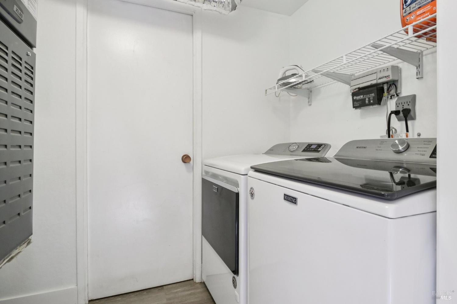 Detail Gallery Image 15 of 18 For 60 Crest Ave, San Anselmo,  CA 94960 - 3 Beds | 2/1 Baths