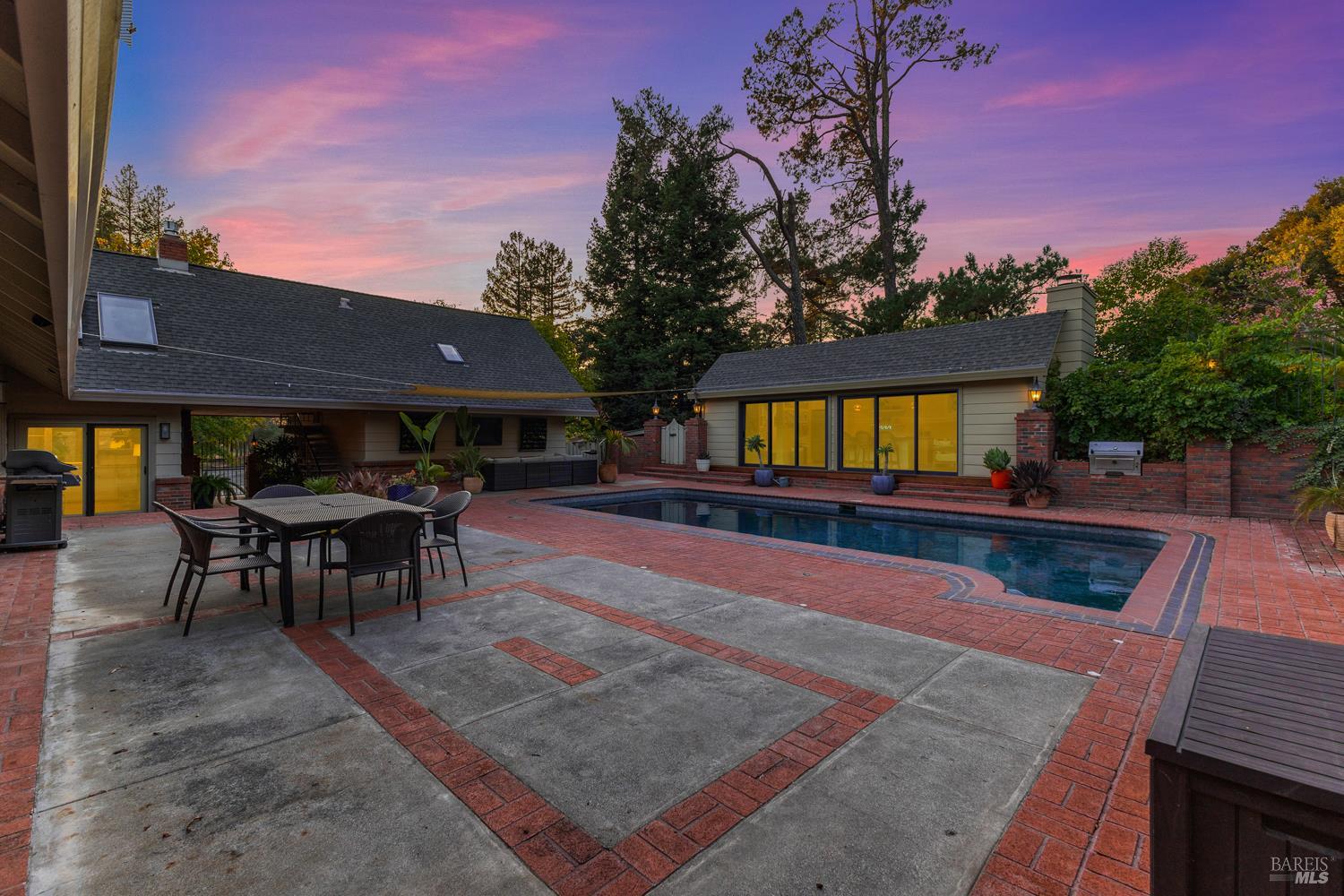 Detail Gallery Image 40 of 58 For 3333 Miraloma Dr, Santa Rosa,  CA 95404 - 4 Beds | 5/1 Baths