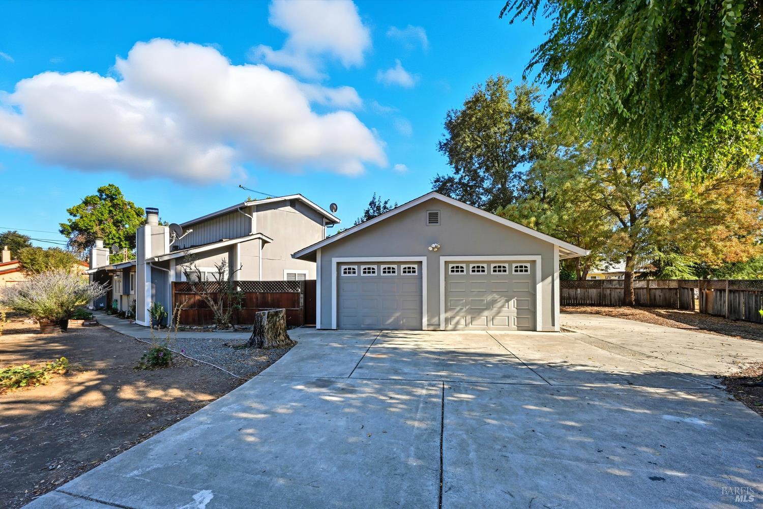 Detail Gallery Image 1 of 26 For 19300 Mountain Mdws, Hidden Valley Lake,  CA 95467 - 4 Beds | 2 Baths