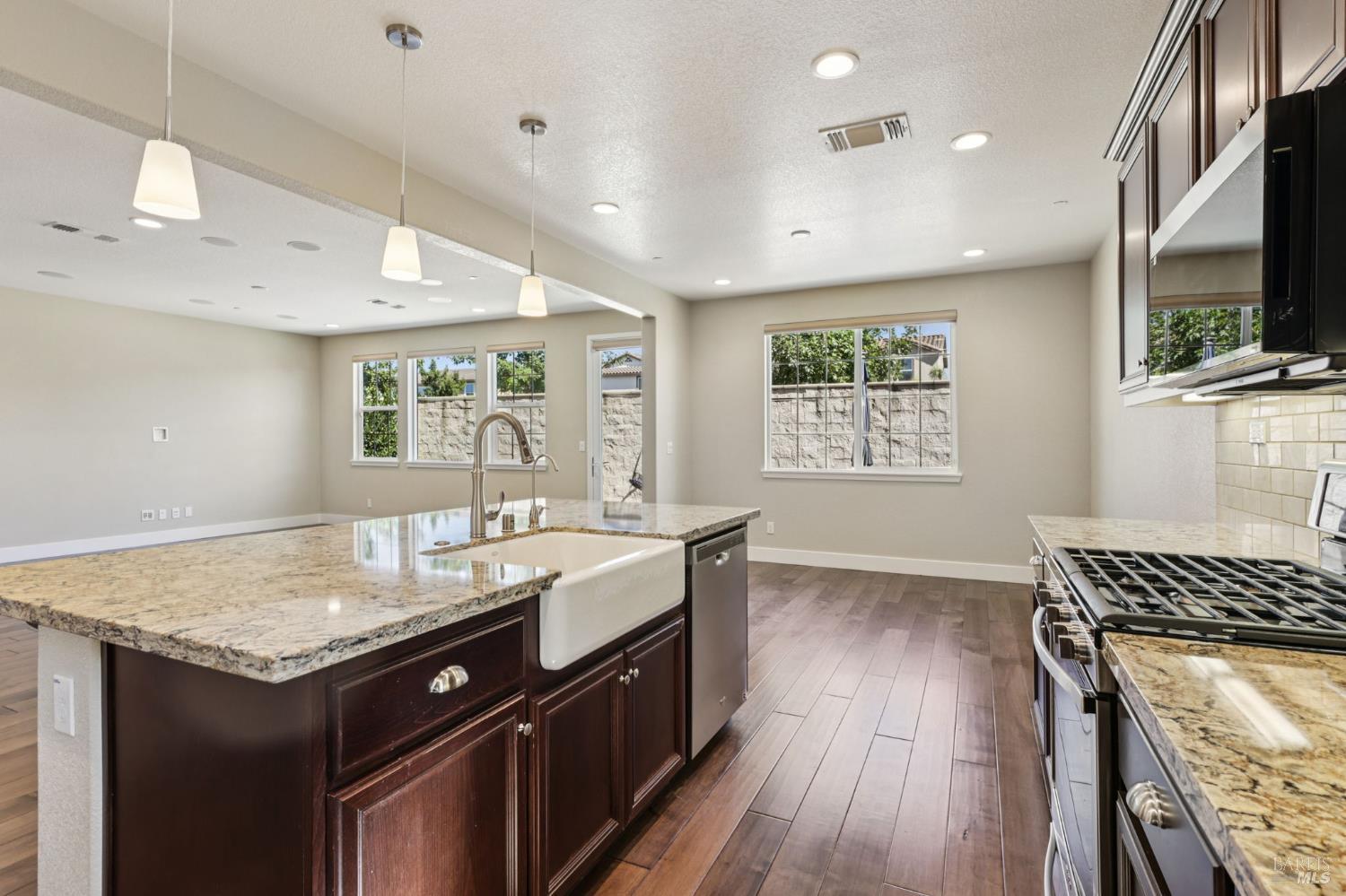 Detail Gallery Image 7 of 33 For 5342 Kelliann Pl, Rohnert Park,  CA 94928 - 4 Beds | 3 Baths