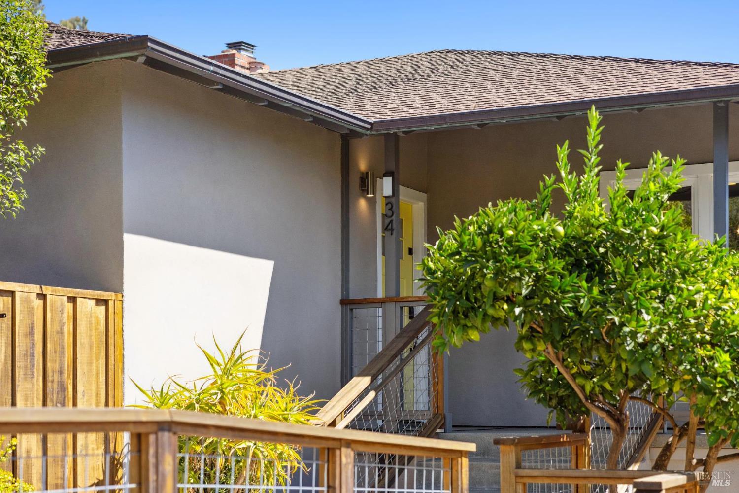 Detail Gallery Image 3 of 91 For 34 Broadview Dr, San Rafael,  CA 94901 - 4 Beds | 4 Baths