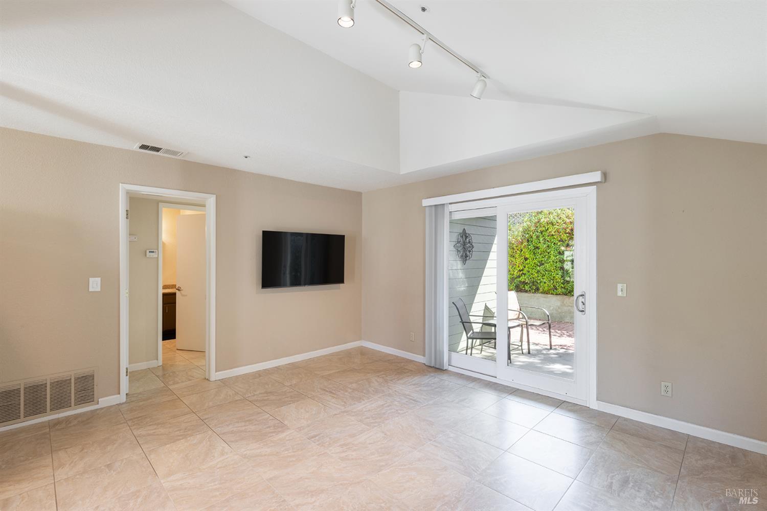 Detail Gallery Image 11 of 40 For 2773 Elks Way, Napa,  CA 94558 - 3 Beds | 2 Baths