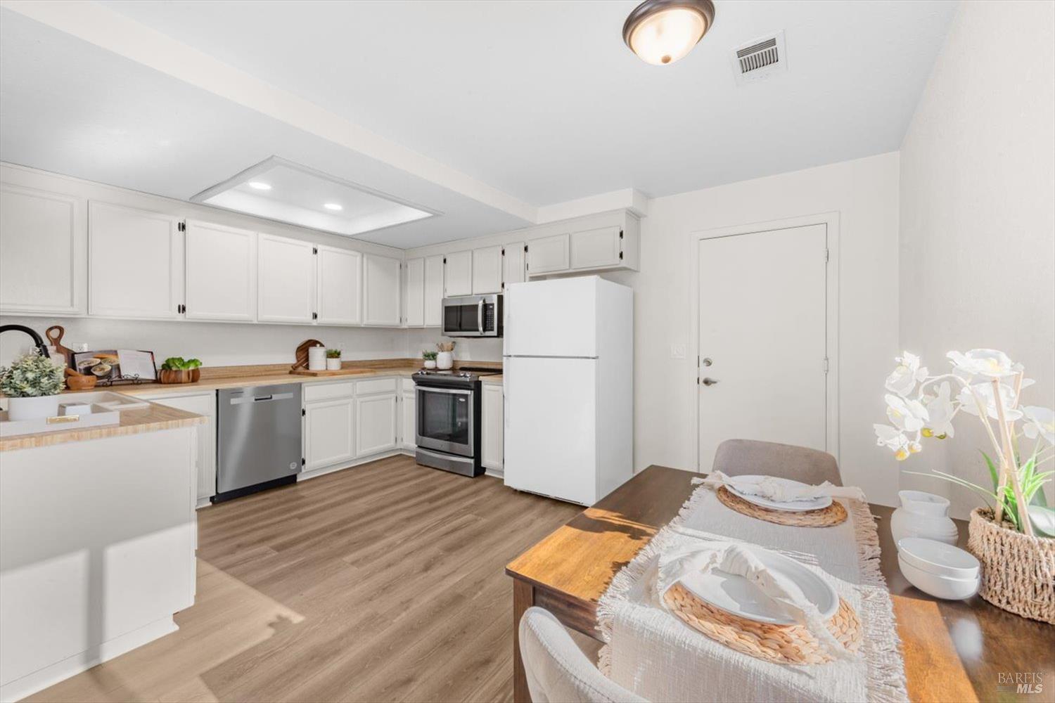 Detail Gallery Image 13 of 49 For 107 Inyo Ct, Vacaville,  CA 95687 - 3 Beds | 2 Baths