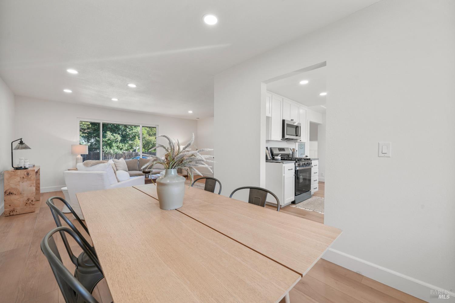 Detail Gallery Image 15 of 56 For 118 Salinas Dr, Vacaville,  CA 95688 - 4 Beds | 2/1 Baths