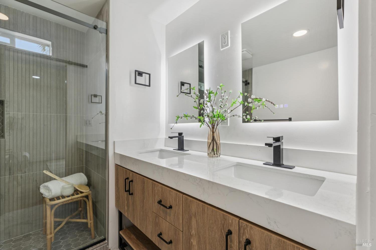 Detail Gallery Image 21 of 32 For 29 Alta Dr, Petaluma,  CA 94954 - 4 Beds | 2/1 Baths