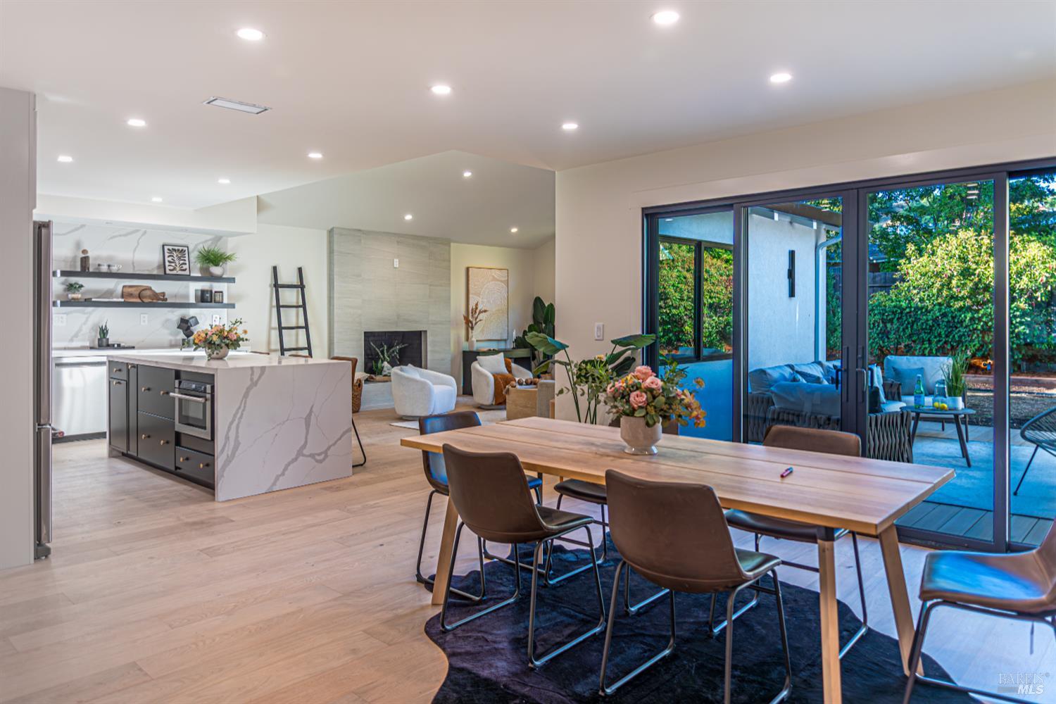 Detail Gallery Image 11 of 41 For 284 Blackstone Dr, San Rafael,  CA 94903 - 4 Beds | 3 Baths