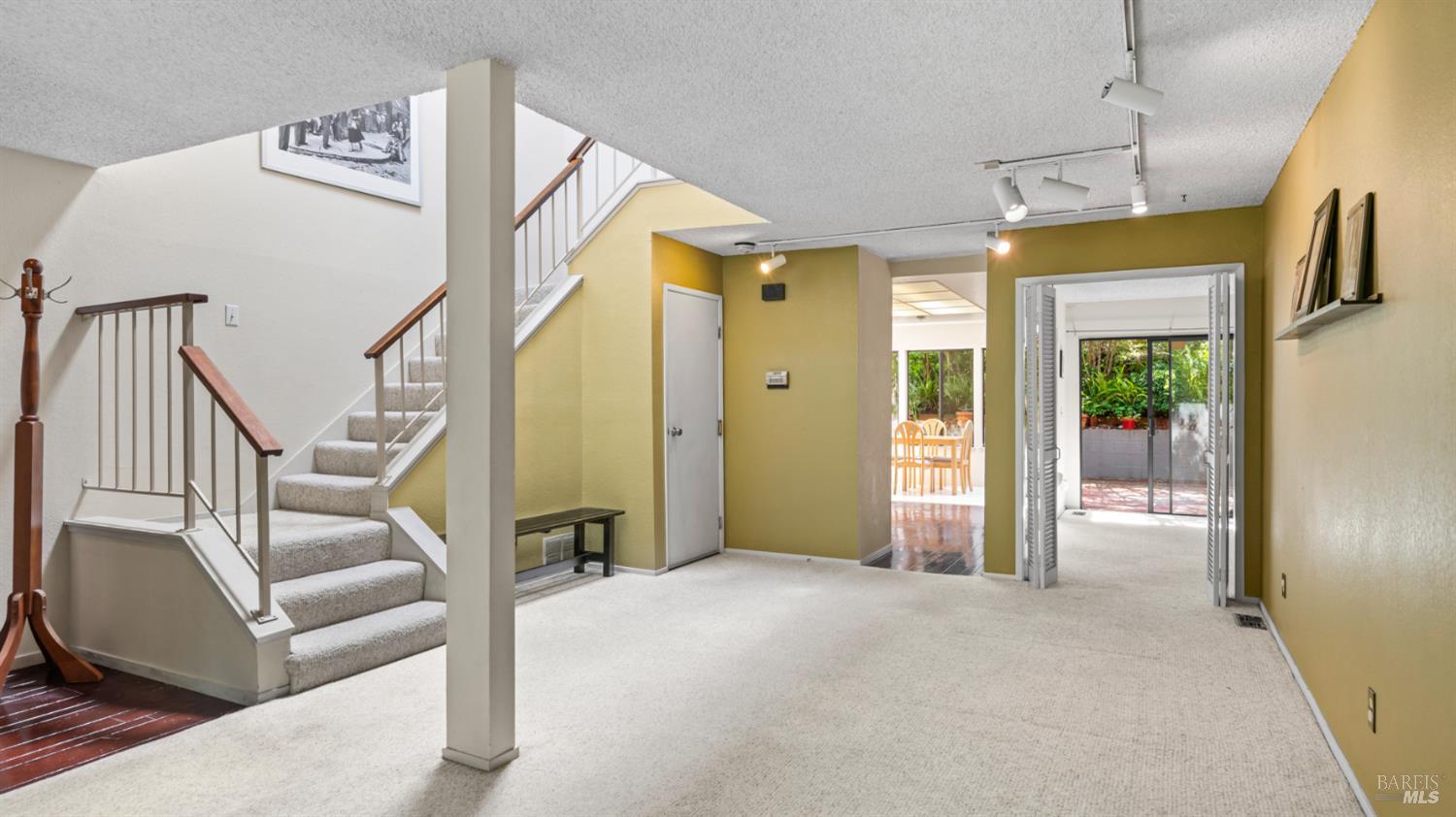 Detail Gallery Image 8 of 41 For 16 Elegant Tern Rd, Novato,  CA 94949 - 3 Beds | 2/1 Baths