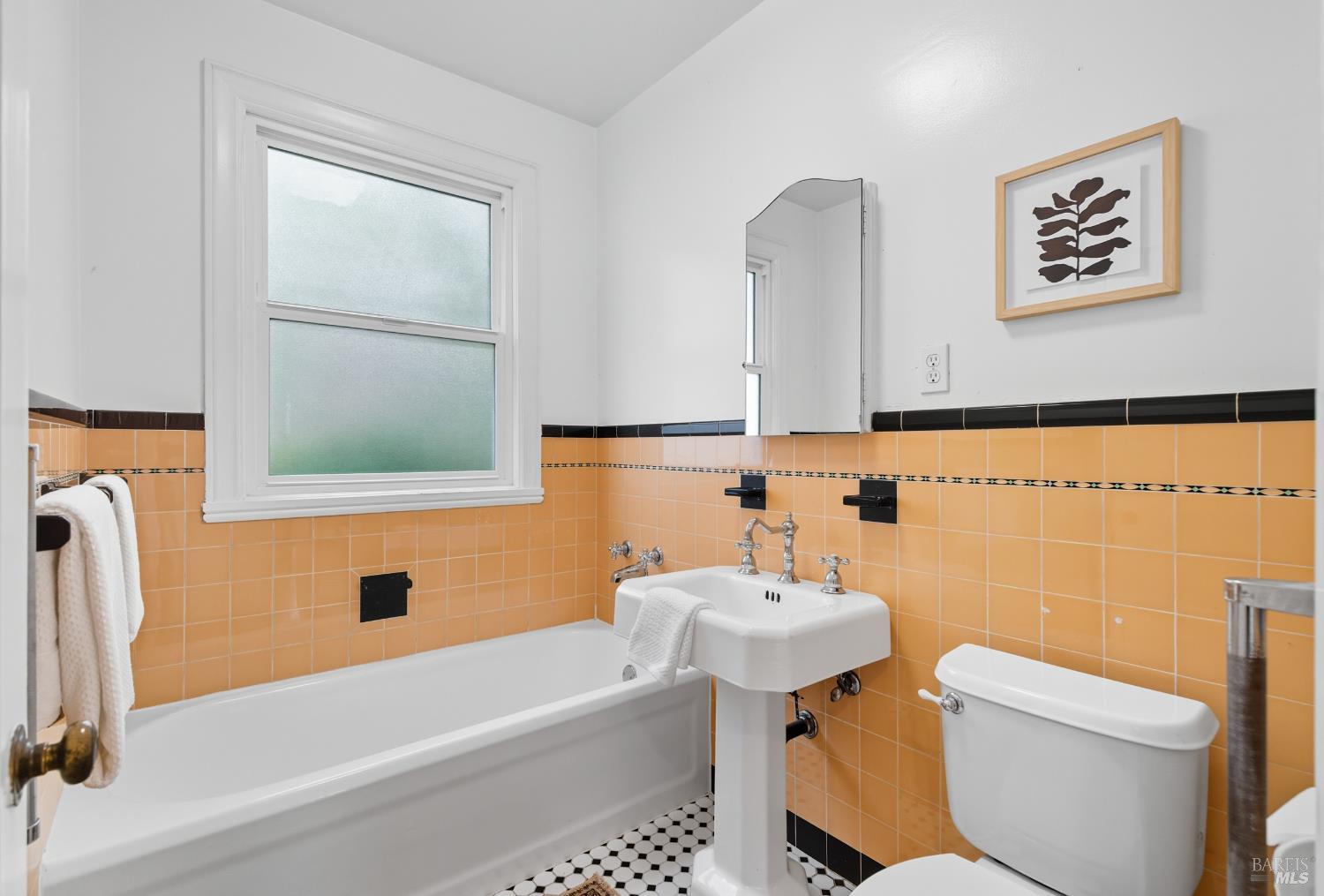 Detail Gallery Image 16 of 21 For 135 H St, San Rafael,  CA 94901 - 3 Beds | 2 Baths