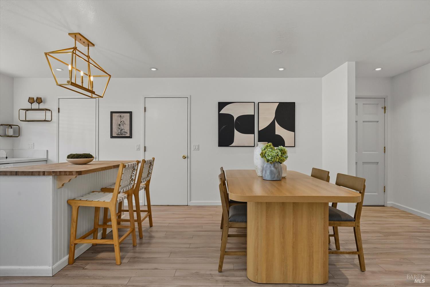 Detail Gallery Image 7 of 32 For 1140 Emily Ave, Rohnert Park,  CA 94928 - 3 Beds | 2 Baths