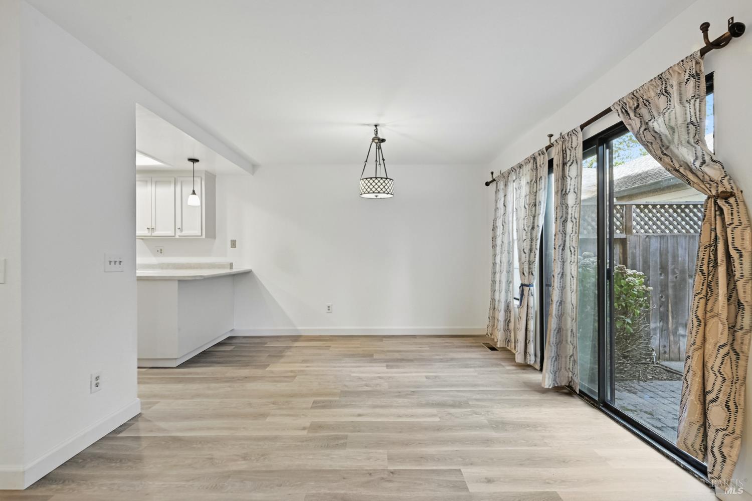 Detail Gallery Image 16 of 35 For 1240 North St, Santa Rosa,  CA 95404 - 2 Beds | 2 Baths