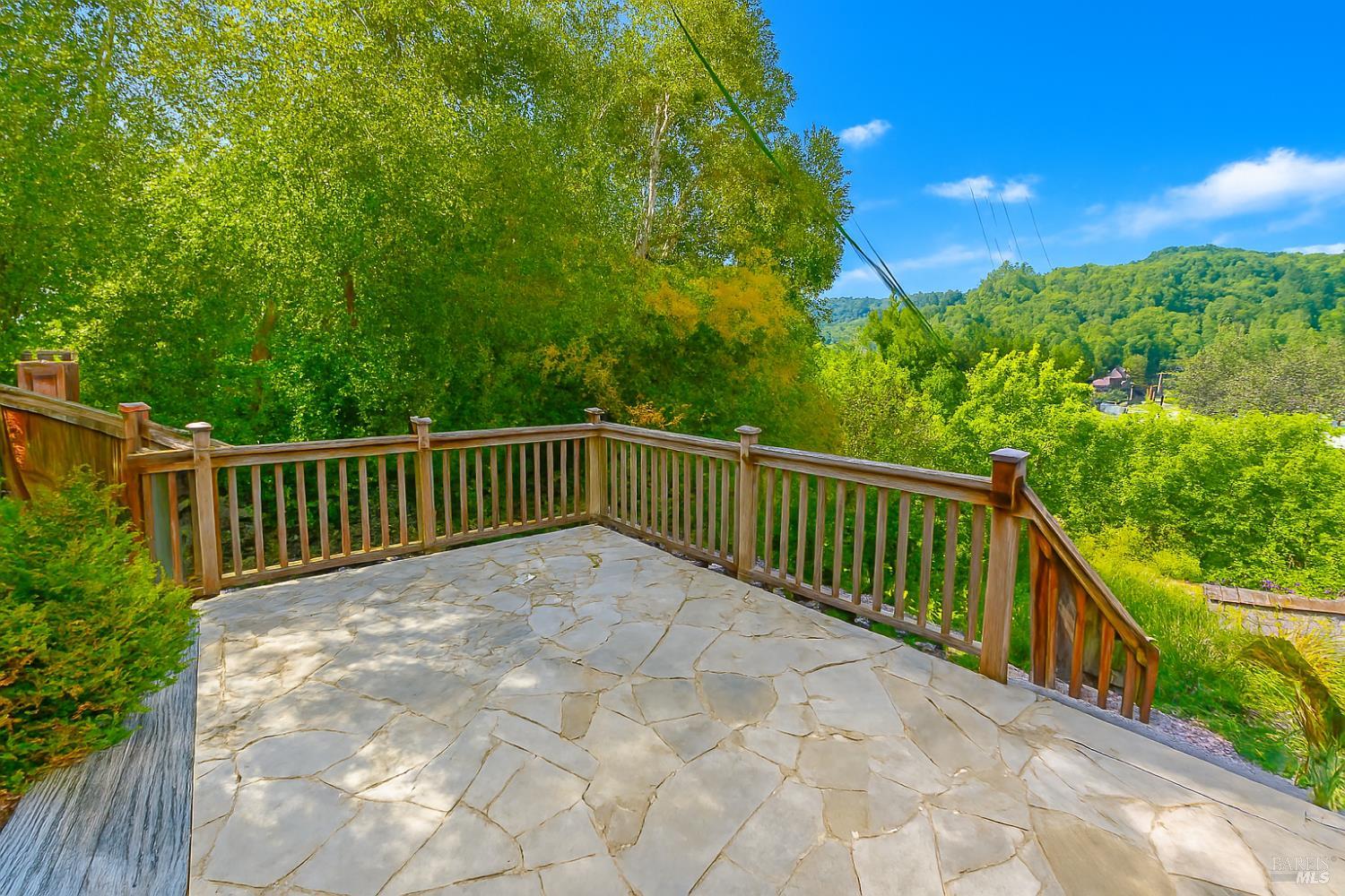Detail Gallery Image 5 of 26 For 34 Sunrise Ave #B,  Mill Valley,  CA 94941 - 2 Beds | 1 Baths