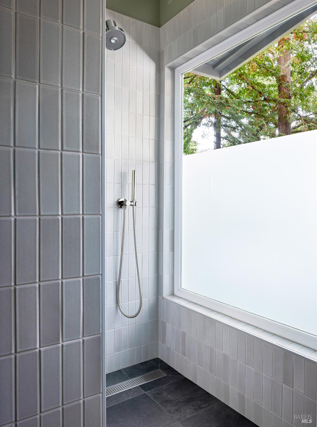 Detail Gallery Image 34 of 53 For 221 S Ridgewood Rd, Kentfield,  CA 94904 - 4 Beds | 3/1 Baths