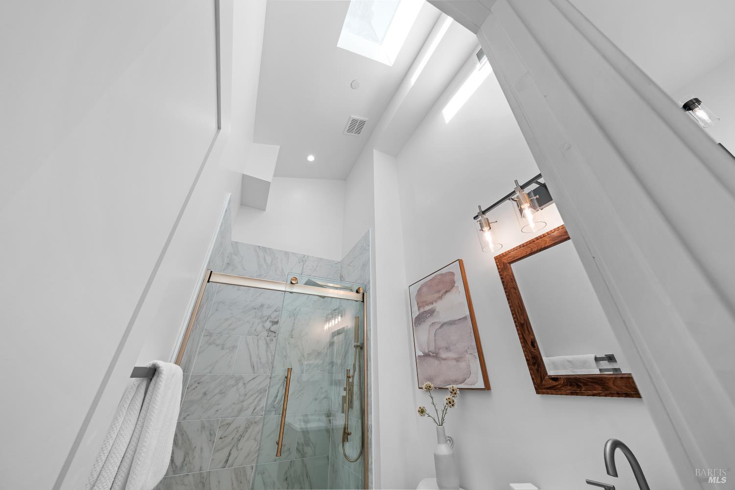Detail Gallery Image 31 of 47 For 4 Ace Ct, Fairfax,  CA 94930 - 2 Beds | 2/1 Baths