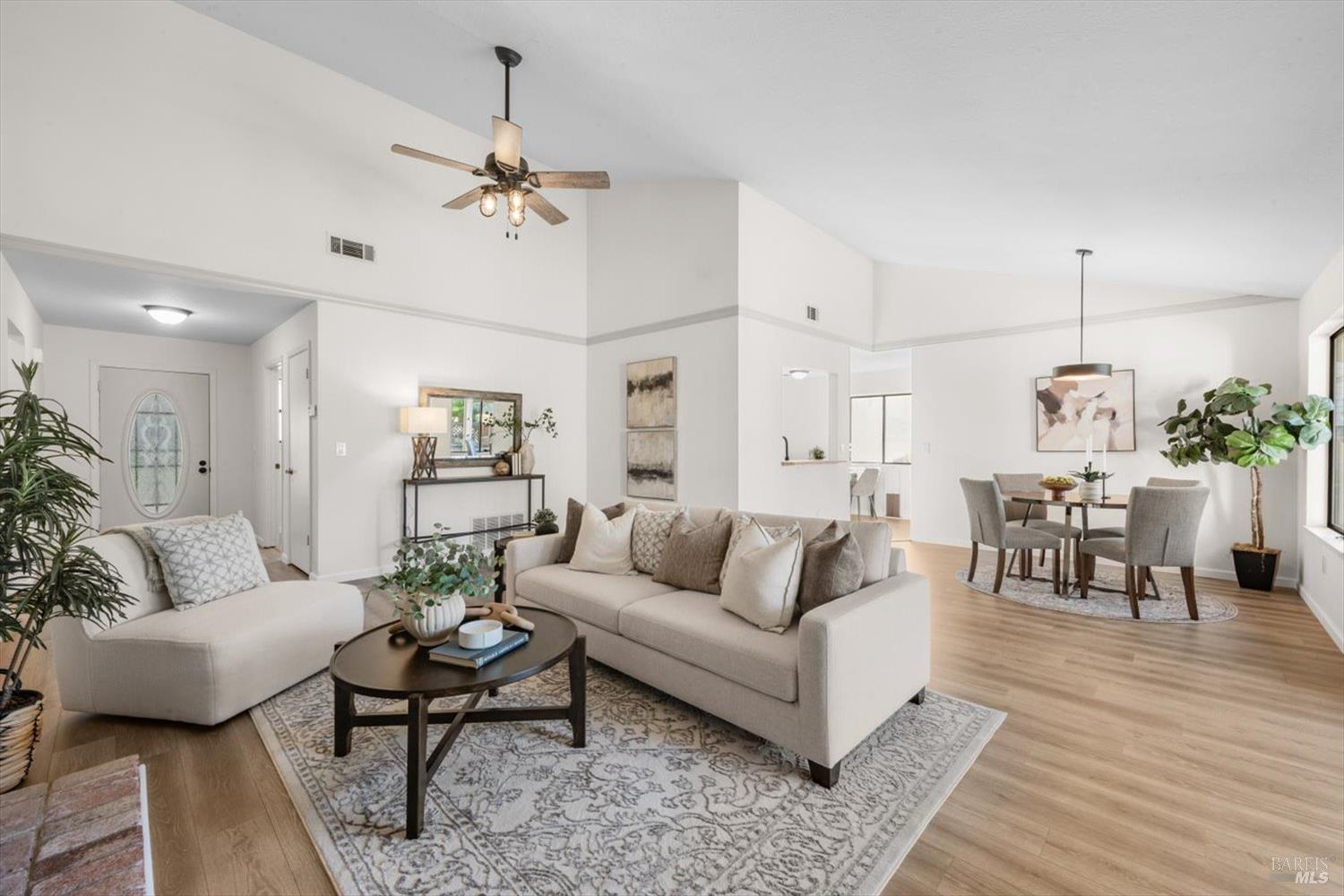 Detail Gallery Image 4 of 49 For 107 Inyo Ct, Vacaville,  CA 95687 - 3 Beds | 2 Baths