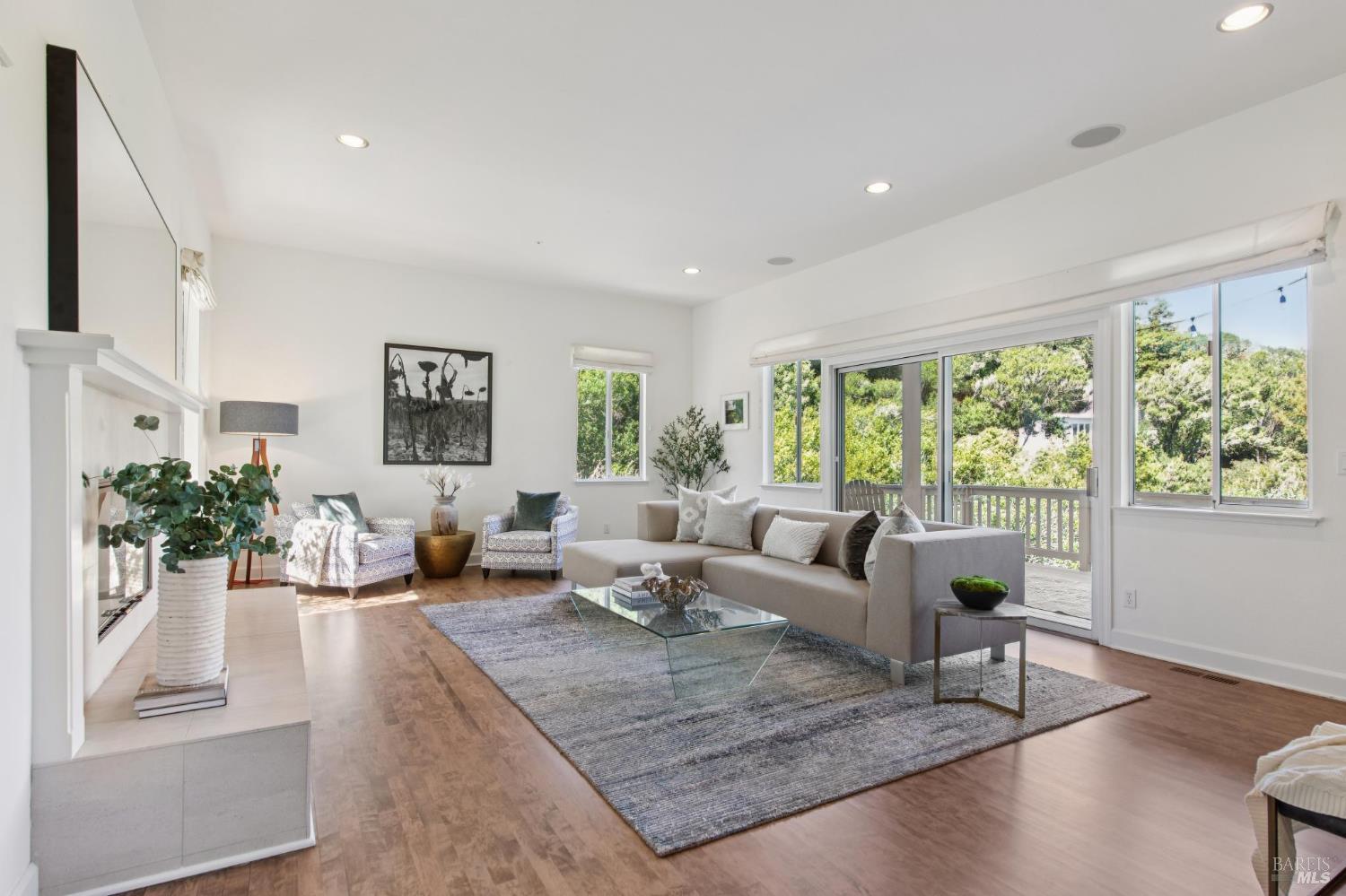 Detail Gallery Image 5 of 63 For 70 Madrone Park Cir, Mill Valley,  CA 94941 - 4 Beds | 2/1 Baths