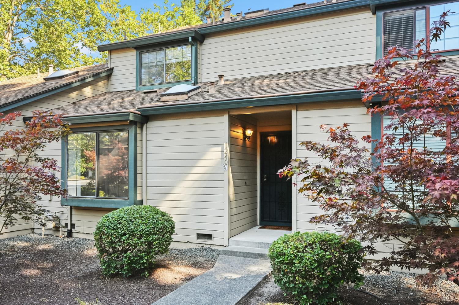 Detail Gallery Image 5 of 35 For 1240 North St, Santa Rosa,  CA 95404 - 2 Beds | 2 Baths