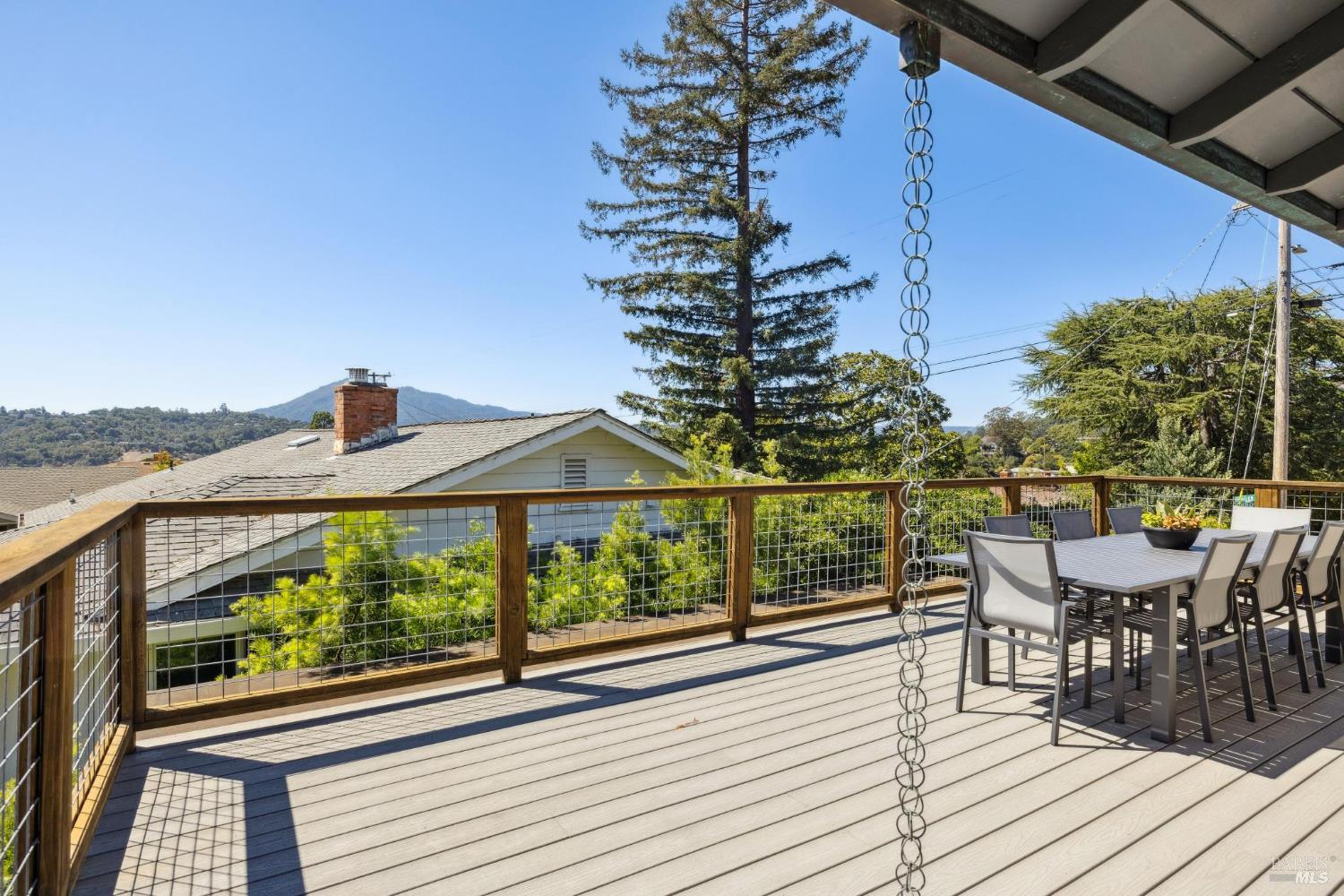 Detail Gallery Image 26 of 91 For 34 Broadview Dr, San Rafael,  CA 94901 - 4 Beds | 4 Baths