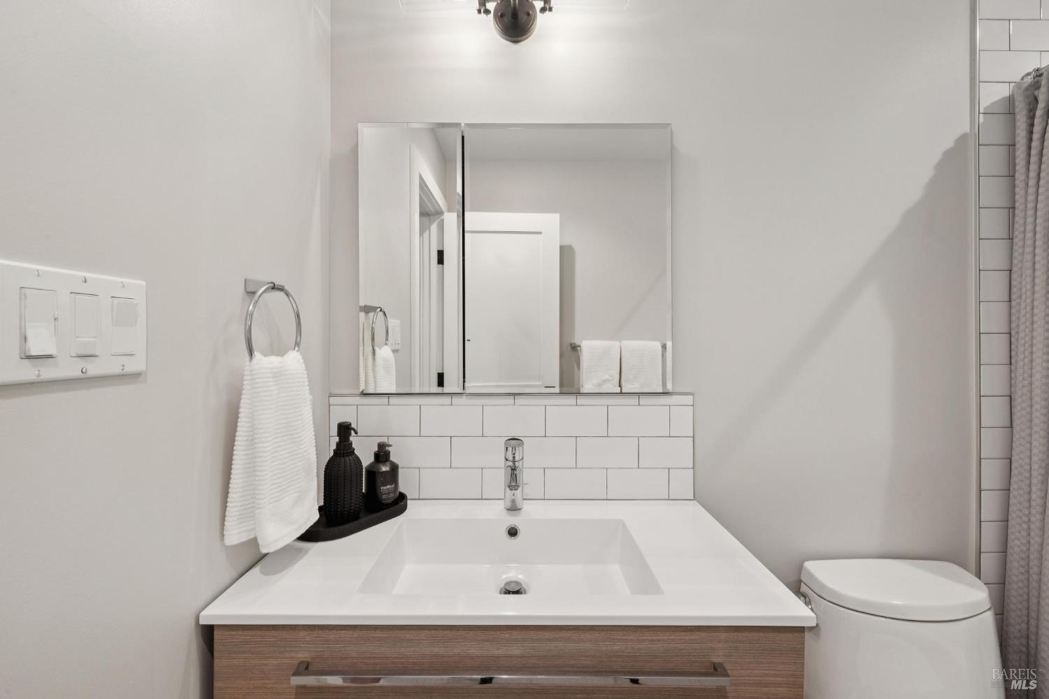 Detail Gallery Image 57 of 91 For 34 Broadview Dr, San Rafael,  CA 94901 - 4 Beds | 4 Baths