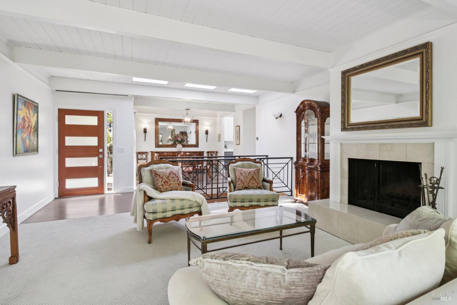 Detail Gallery Image 7 of 18 For 60 Crest Ave, San Anselmo,  CA 94960 - 3 Beds | 2/1 Baths