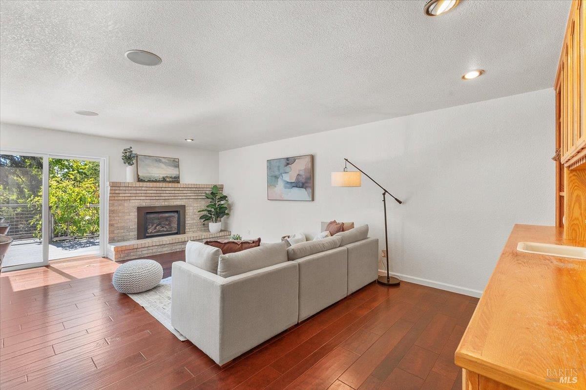 Detail Gallery Image 21 of 60 For 607 Scotland Dr, Santa Rosa,  CA 95409 - 3 Beds | 2/1 Baths