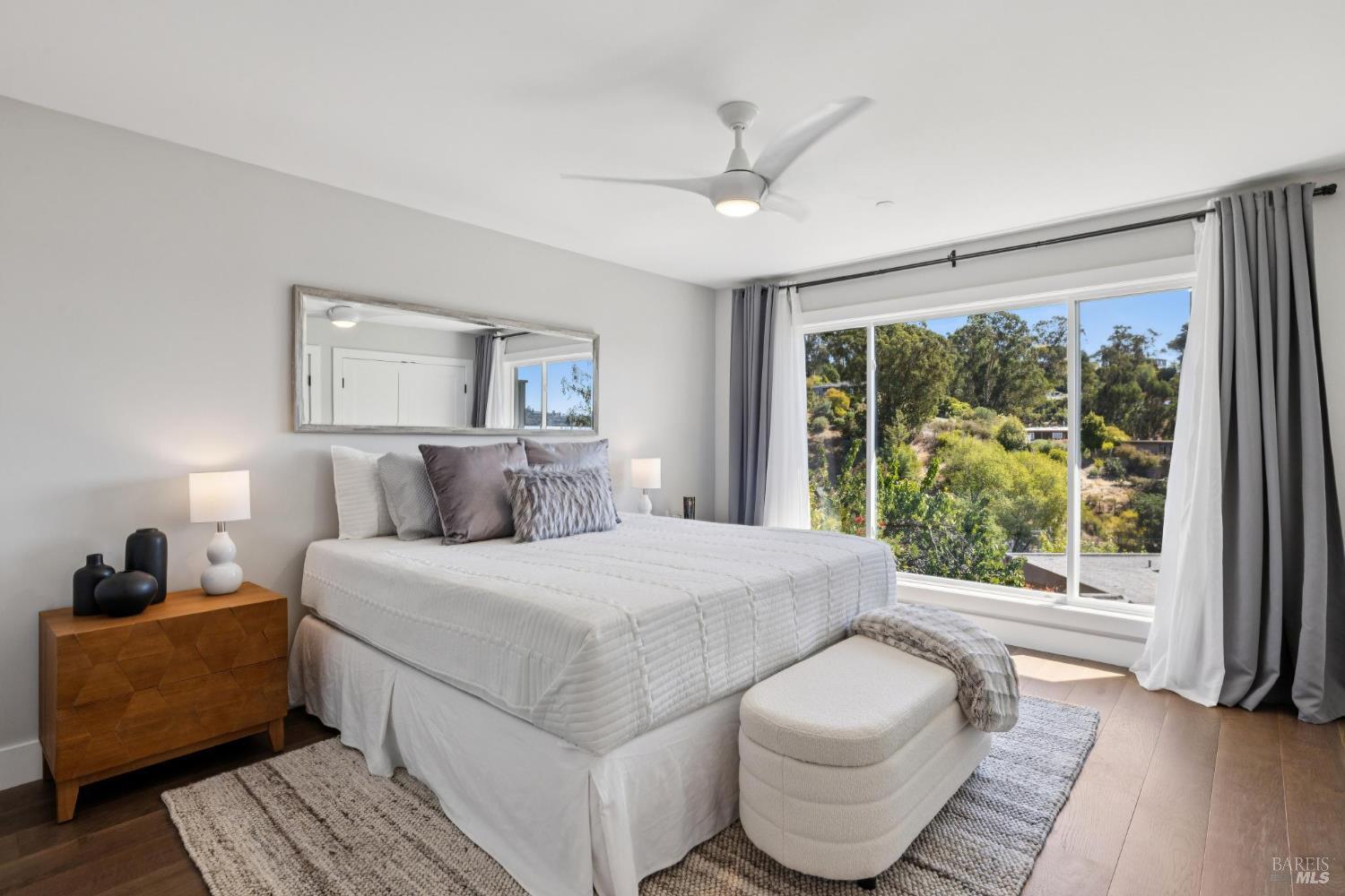 Detail Gallery Image 37 of 91 For 34 Broadview Dr, San Rafael,  CA 94901 - 4 Beds | 4 Baths