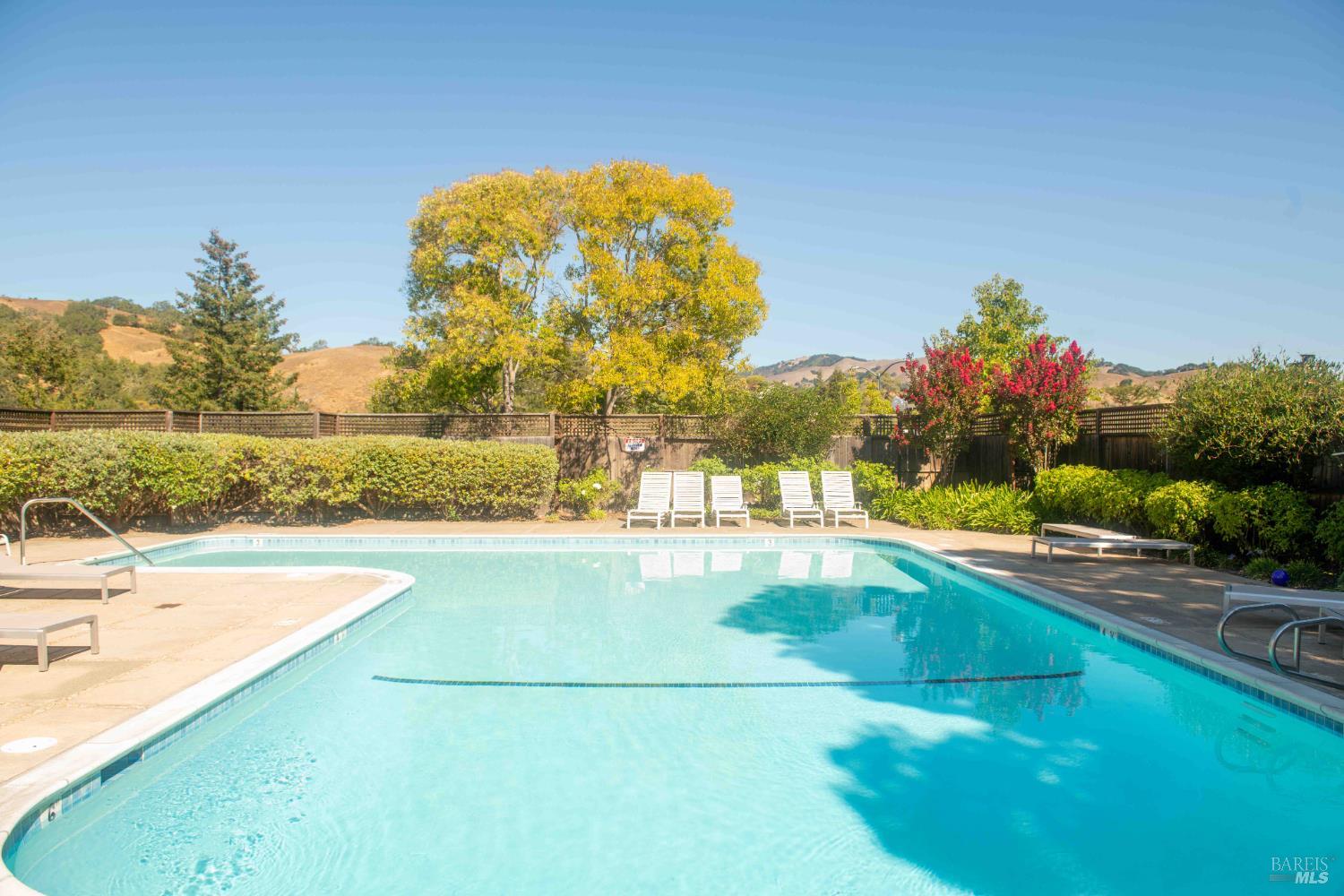 Detail Gallery Image 30 of 34 For 125 Sylvia Way, San Rafael,  CA 94903 - 3 Beds | 2/1 Baths